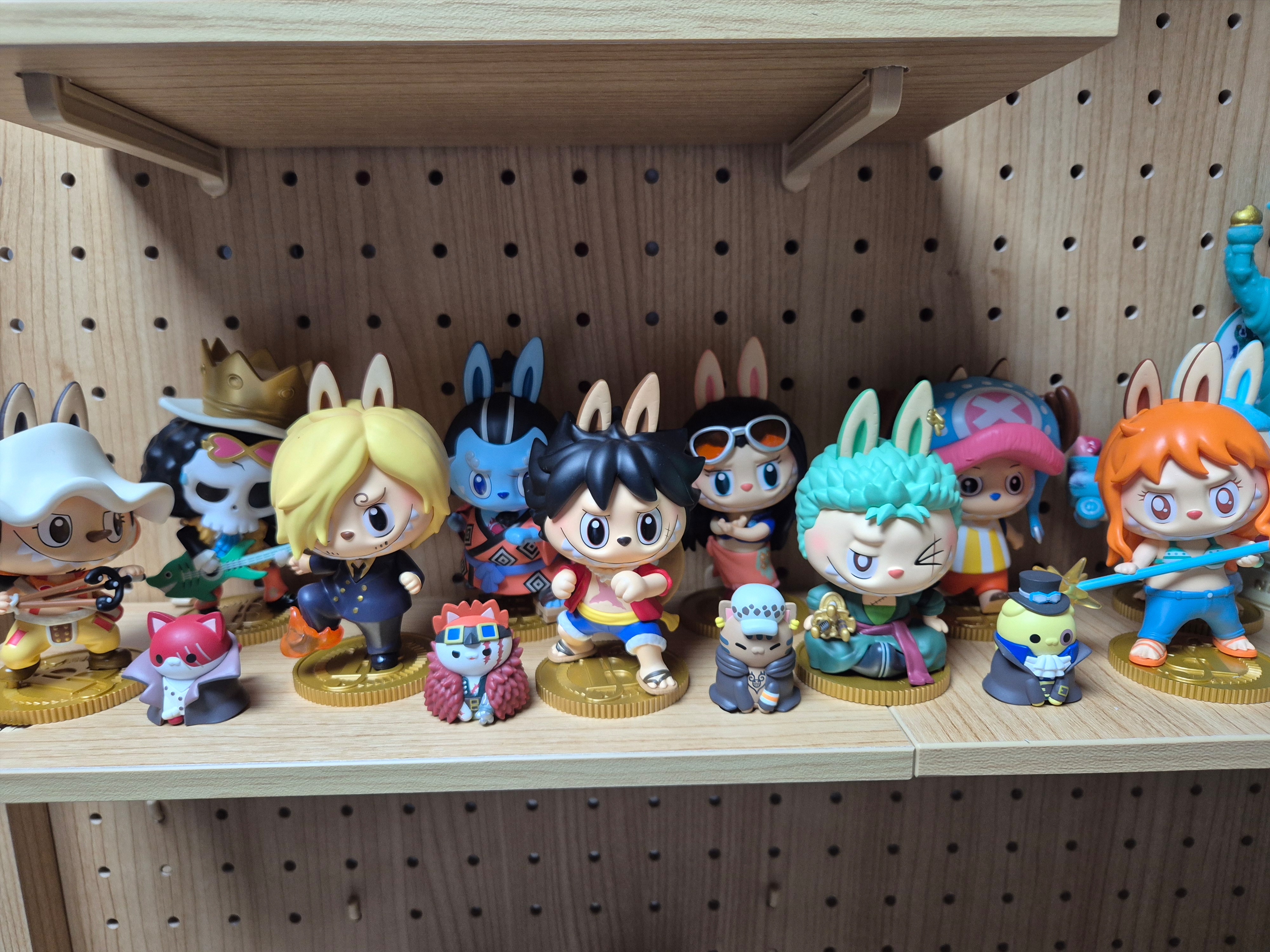 Megahouse Mega Cat Project One Piece Nyanpiecenyan! Vol.1 I’m Gonna Be King Of Paw-Rates!! (Repeat), Pop Mart Labubu The Monsters x One Piece Series Figures Sealed Case (12 Blind Boxes) 착용 스타일