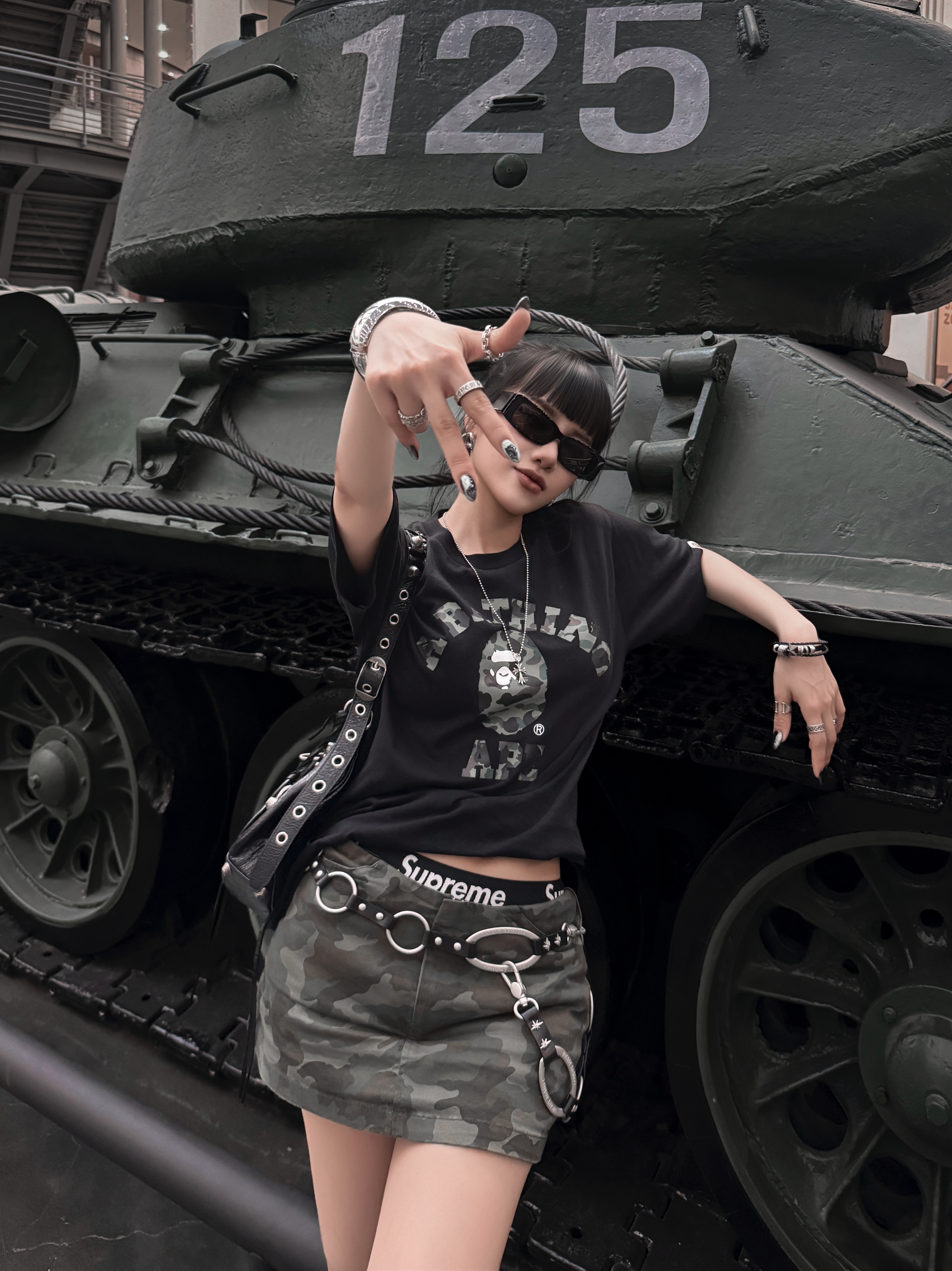 BAPE 1st Camo College T-Shirt Black Green, Vacant Archive Ringana O-Ring Chain Belt Black 착용 스타일 - 8