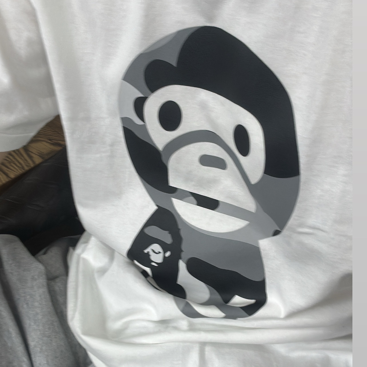BAPE Giant 1st Camo Big Baby Milo T-Shirt White Gray 착용 스타일