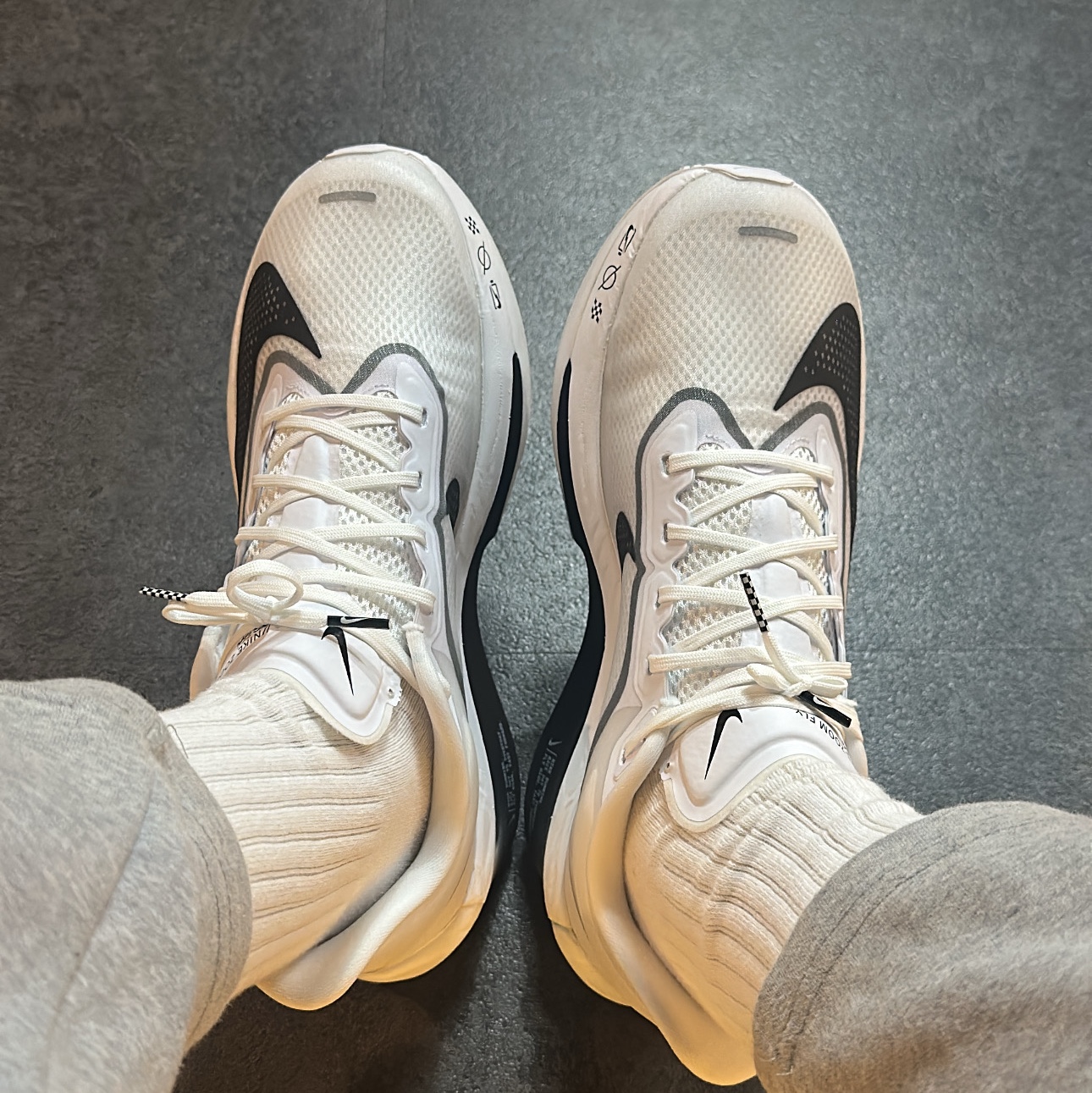 Nike Zoom Fly 6 White Smoke Grey 착용 스타일 - 1