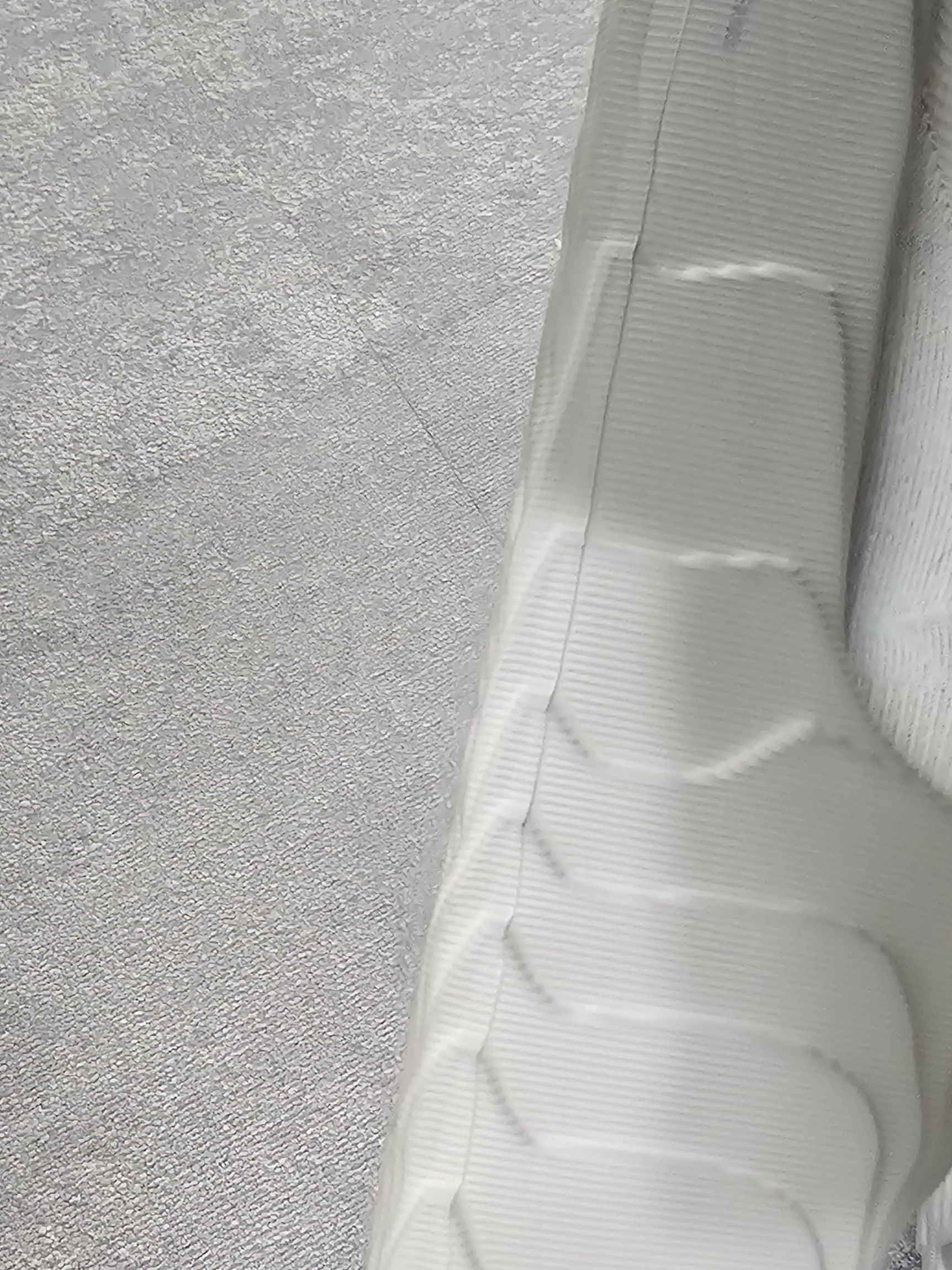 Adidas Adilette 22 Light Brown, Nike Cortez White Cosmic Clay 착용 스타일 - 2