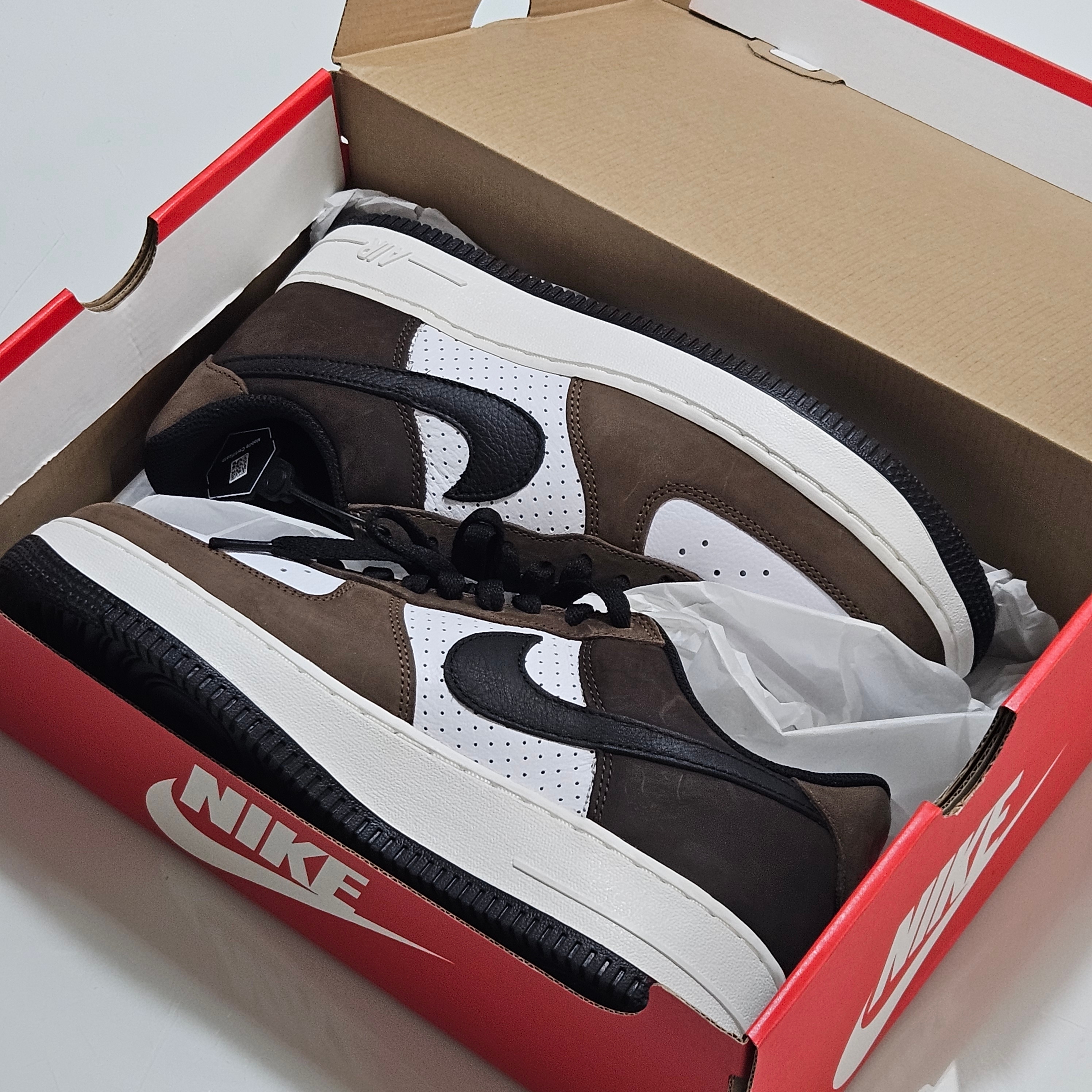 Nike Air Force 1 Low Retro White and Baroque Brown 착용 스타일