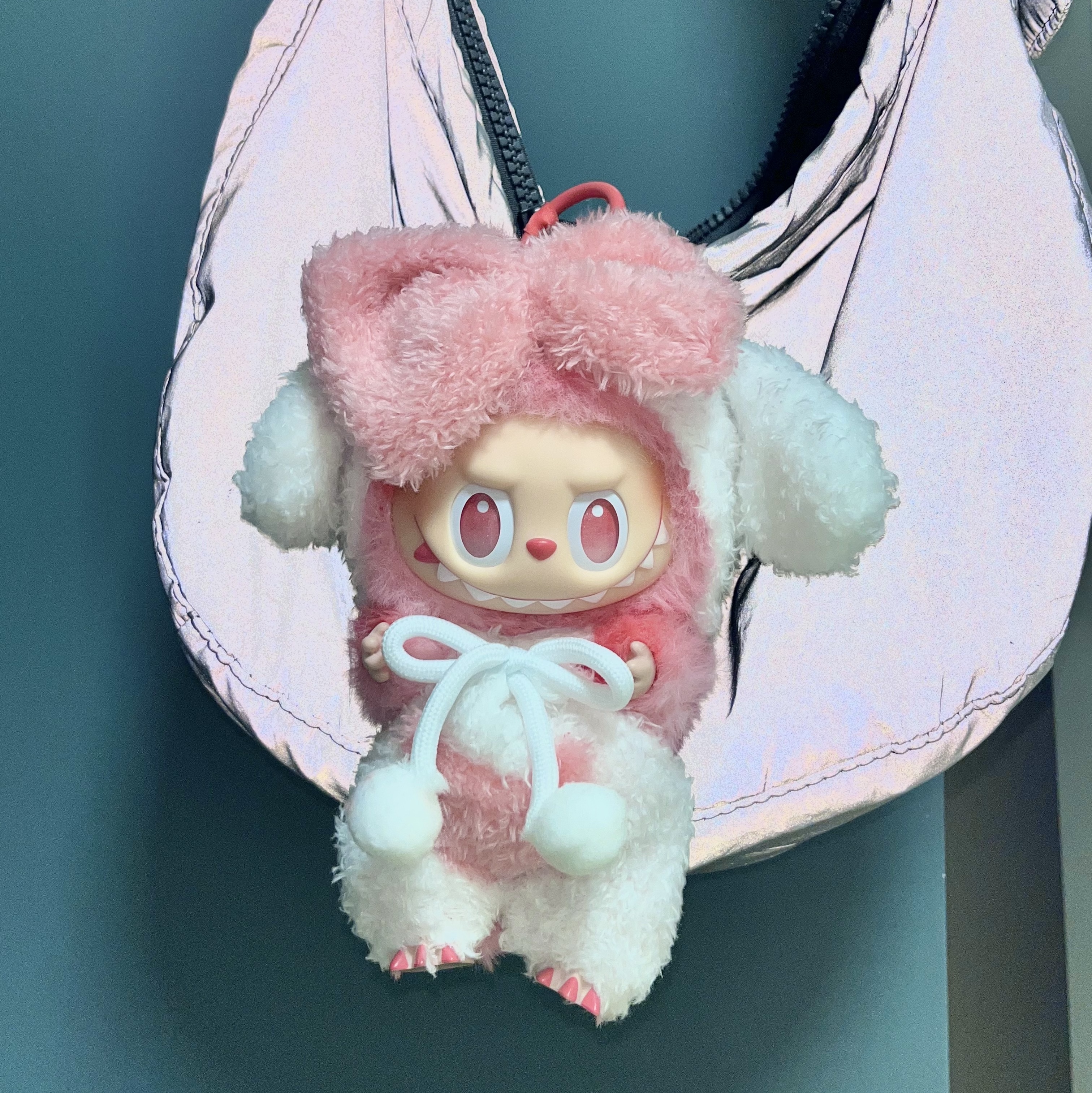 Pop Mart Labubu The Monsters Highlight Series Love Keyring (Opened Case), COS Reflective Crossbody Saddle Bag Silver 착용 스타일 - 3