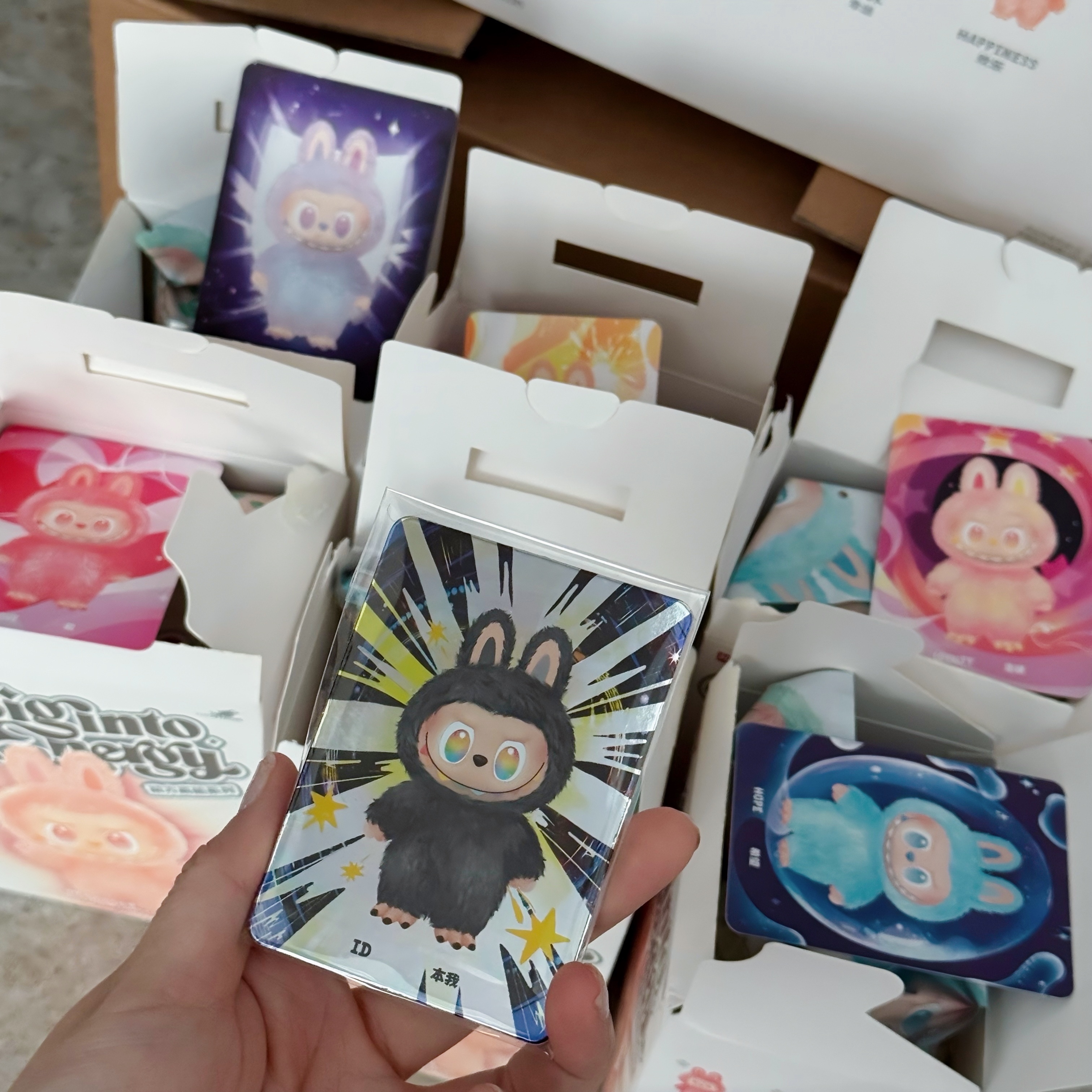 Pop Mart Labubu The Monsters Highlight Series Sealed Case (6 Blind Boxes) 착용 스타일 - 1
