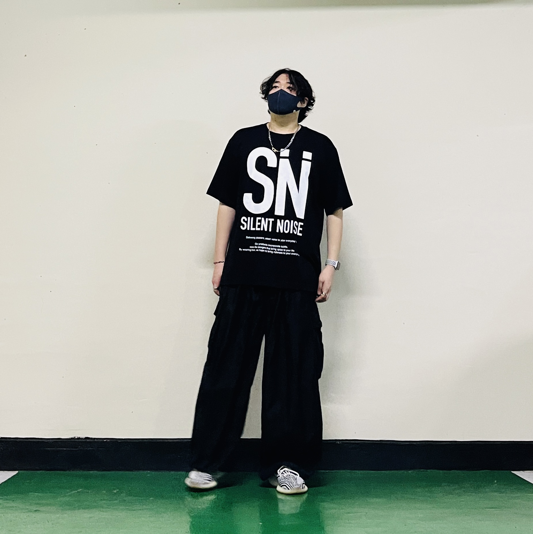 GU x Undercover Graphic T-Shirt 5 Black, Needles H.D. BDU Pants Black 착용 스타일 - 4