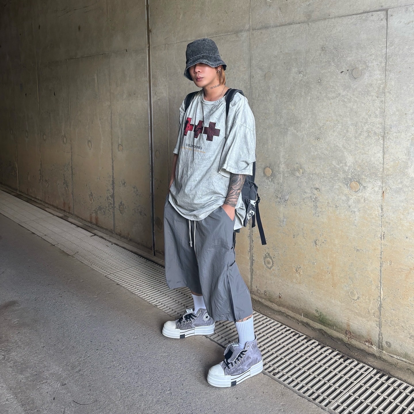 Converse x Drkshdw DBL Drkstar Overdye Chuck 70 Hi Concrete 착용 스타일 - 1