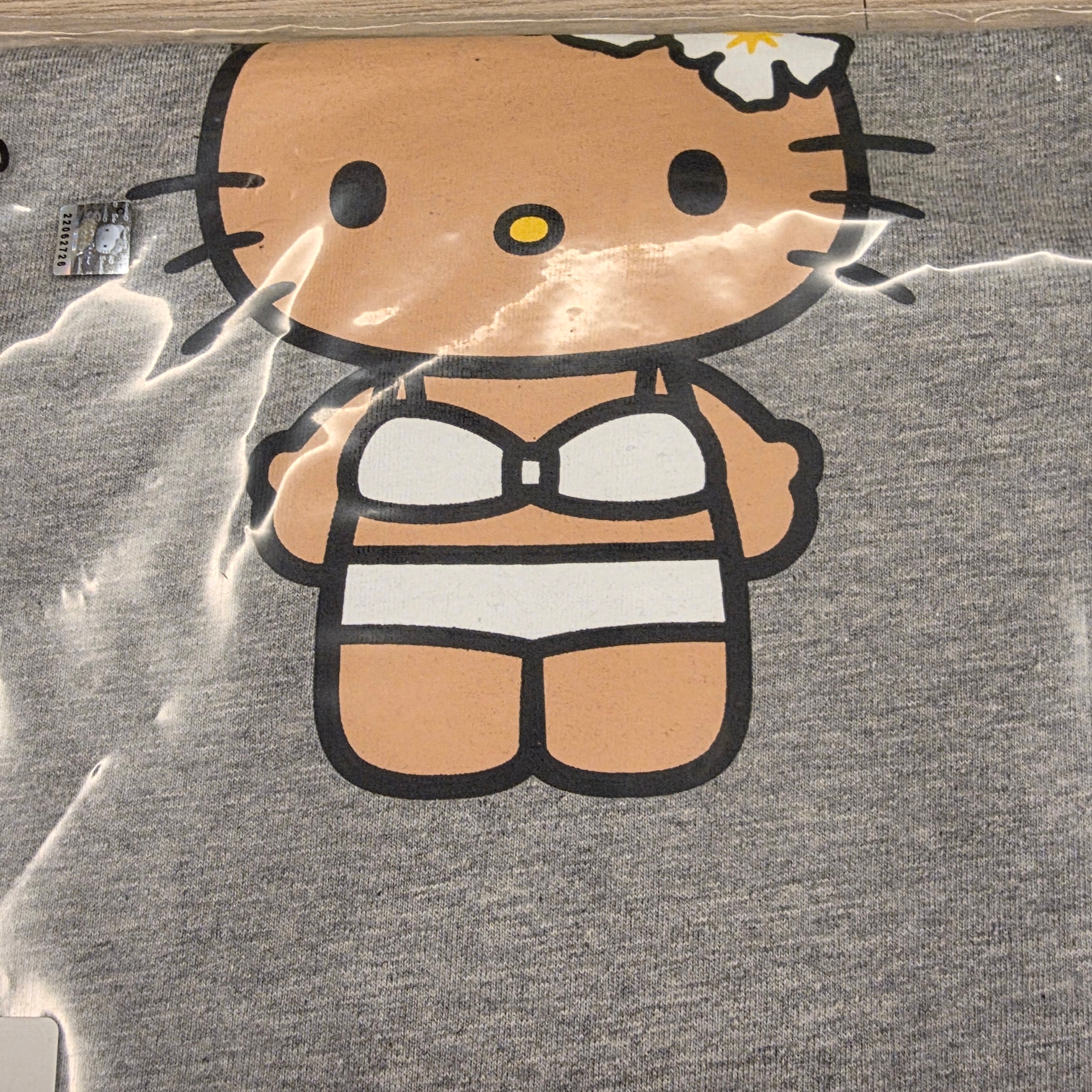 Farven x Tanning Hello Kitty Bikini T-Shirt Grey 착용 스타일 - 1