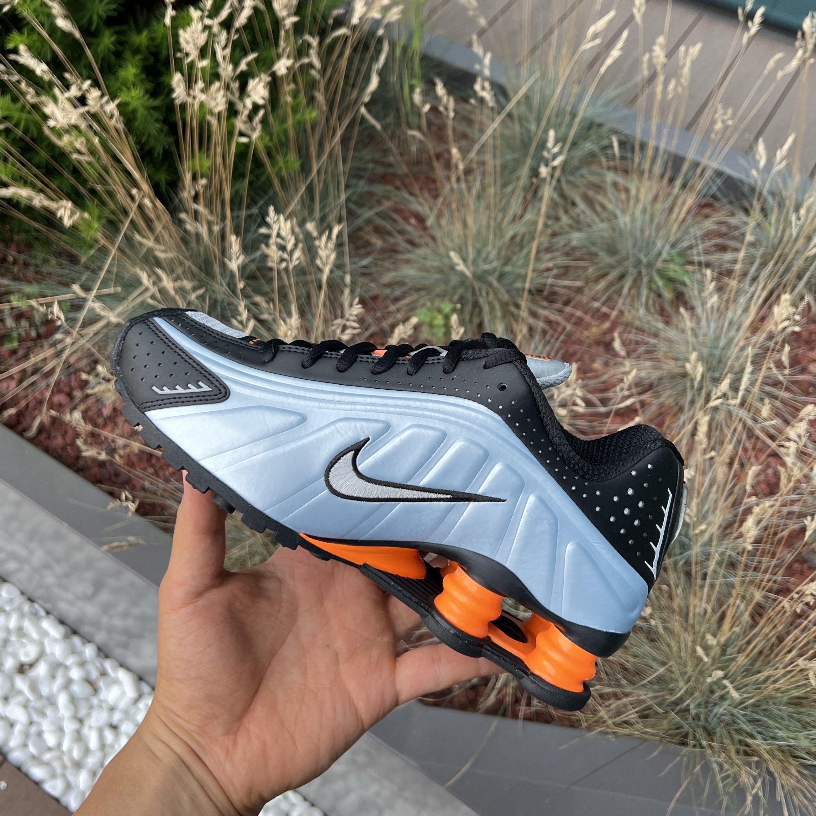 (W) Nike Shox R4 Blue Tint Total Orange 착용 스타일