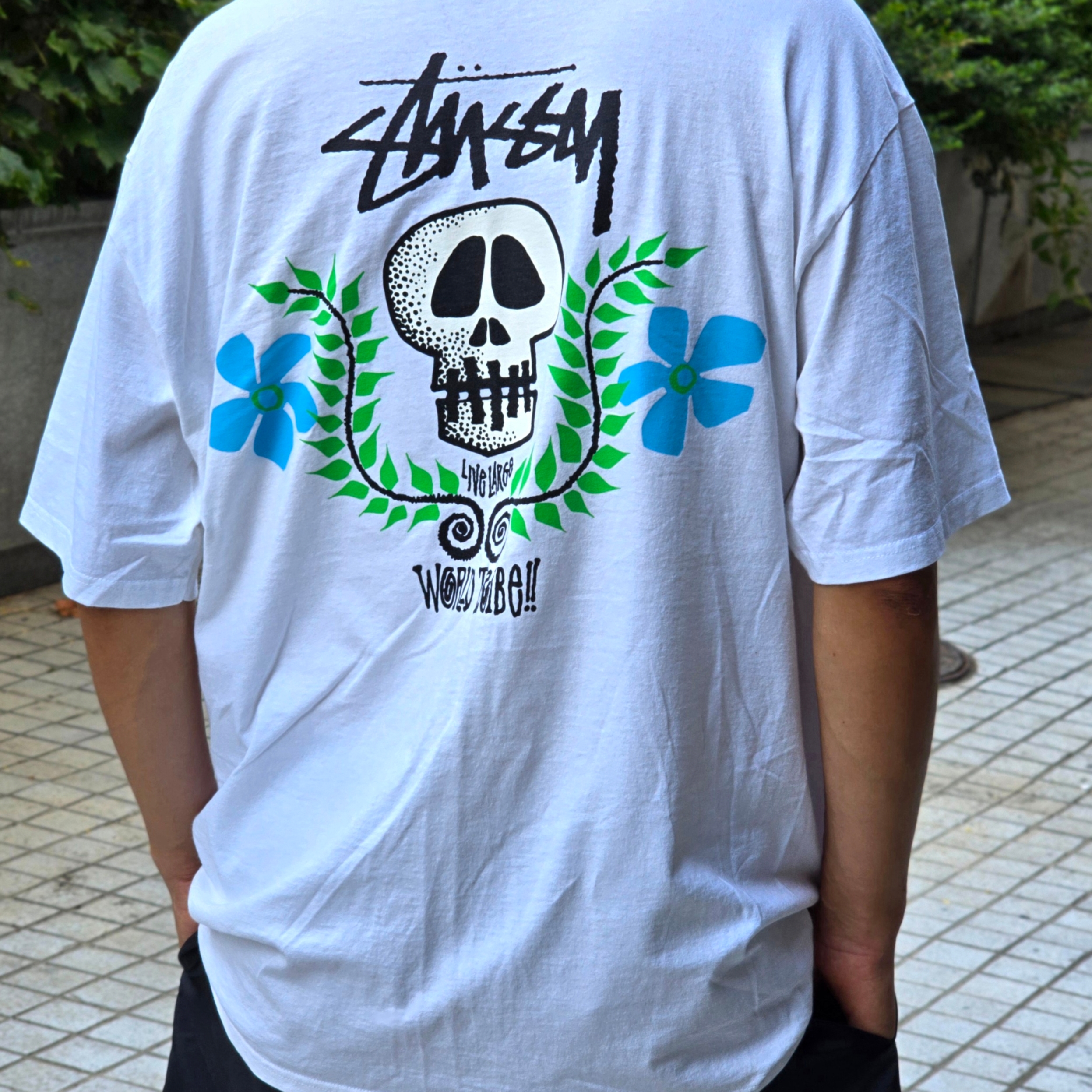 Stussy Skull Crest T-Shirt White 착용 스타일 - 2