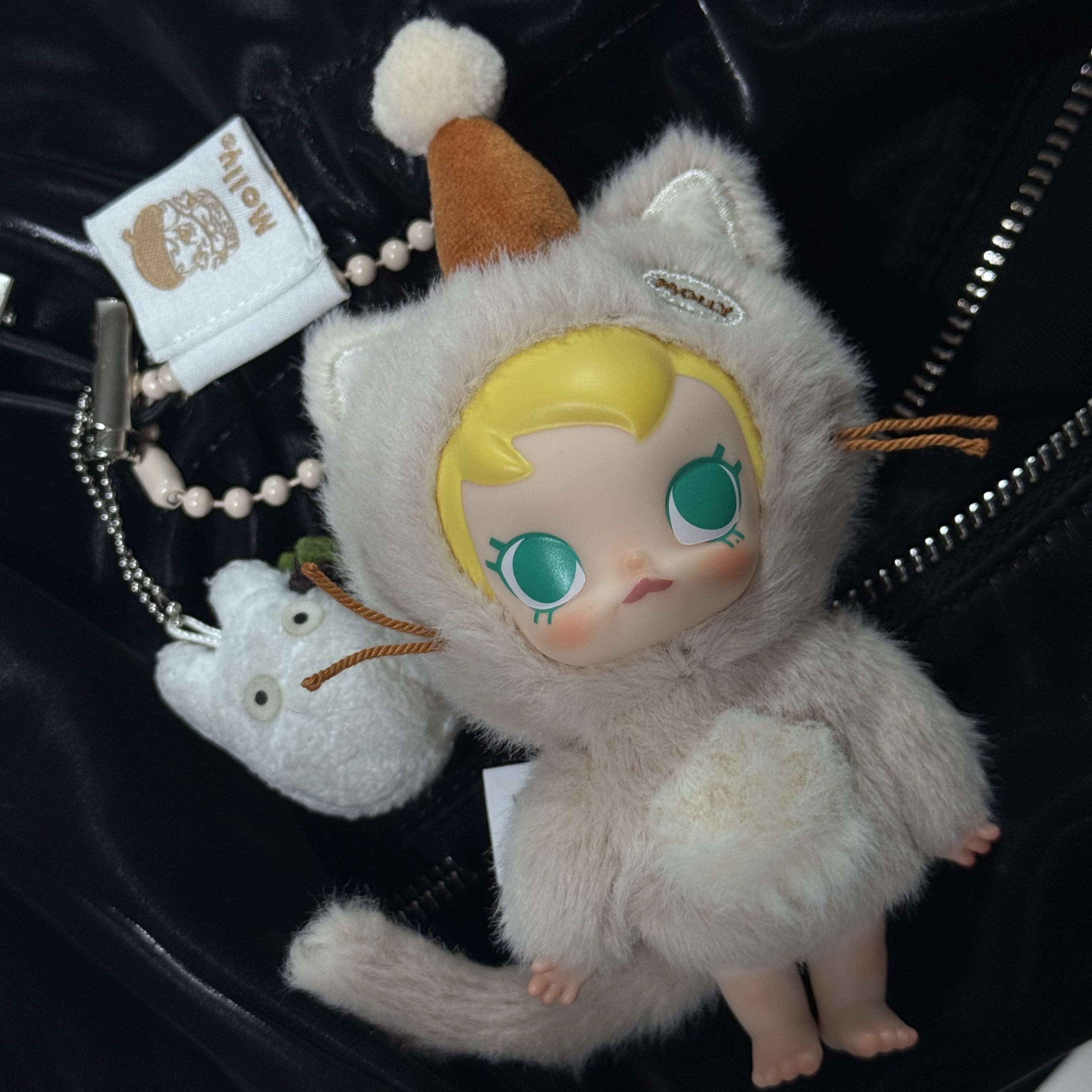Pop Mart Baby Molly Pocket Friends Series Vinyl Plush Pendant (1 Blind Box) 착용 스타일