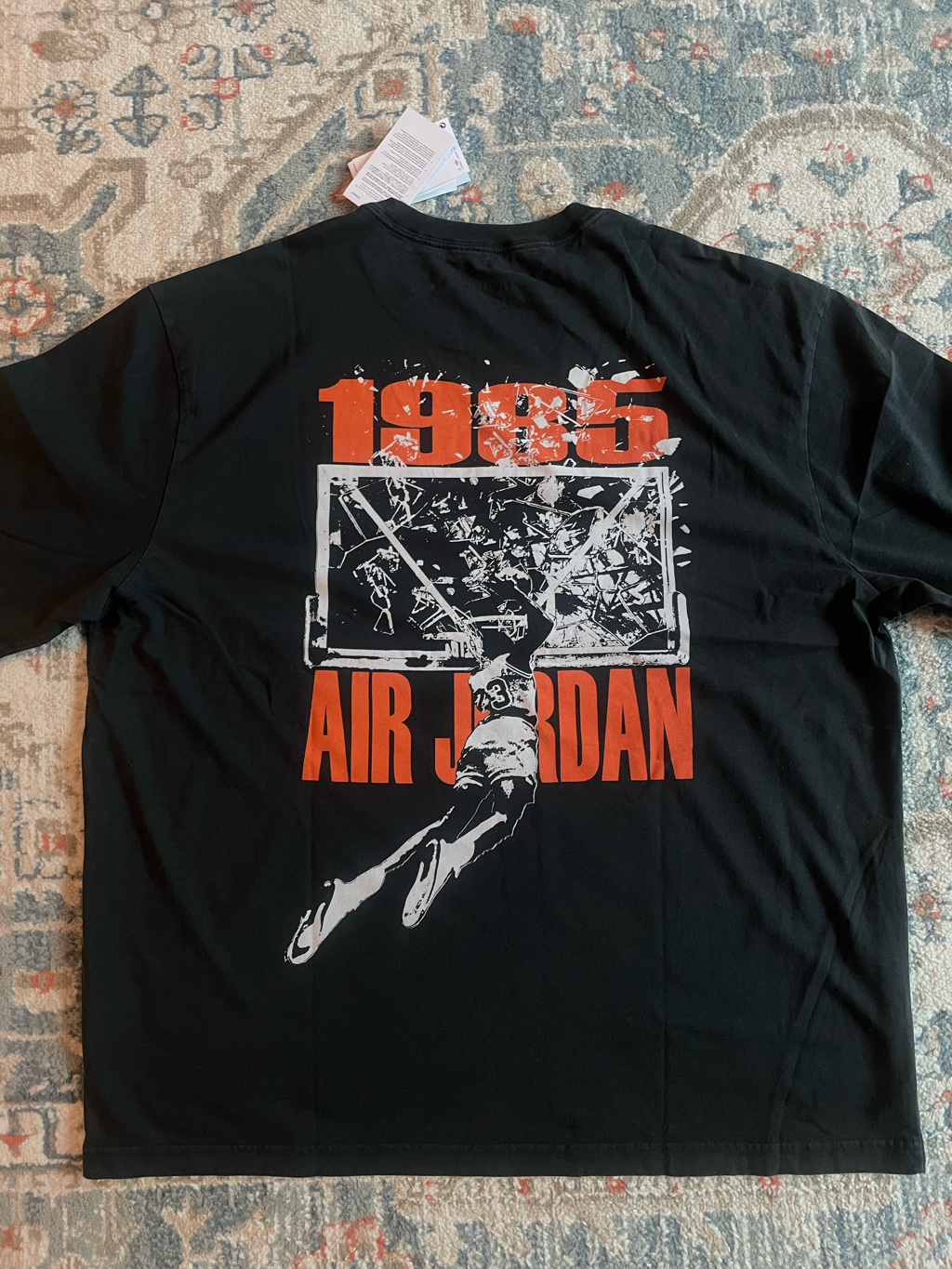 Jordan Brooklyn Oversized Graphic T-Shirt Off Noir Sail (IB3297-045) 착용 스타일 - 1