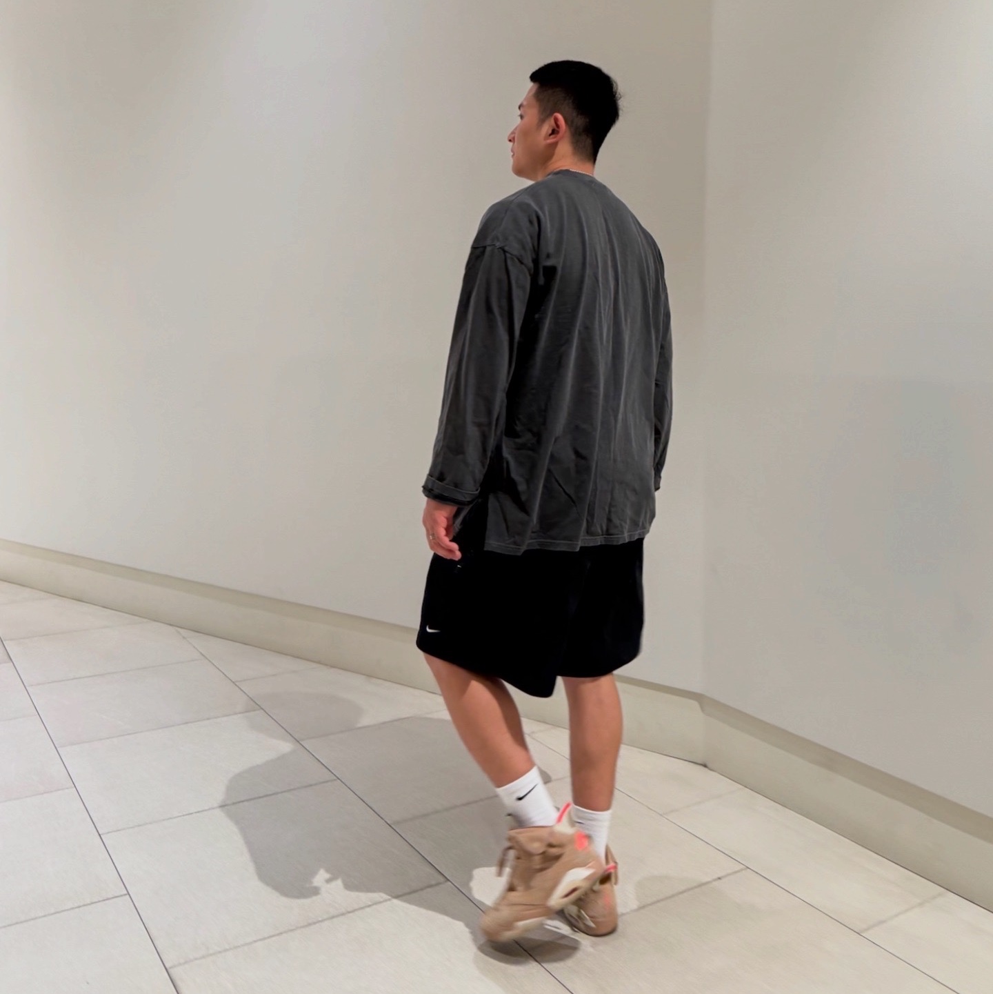 Jordan 6 x Travis Scott Retro SP British Khaki 착용 스타일