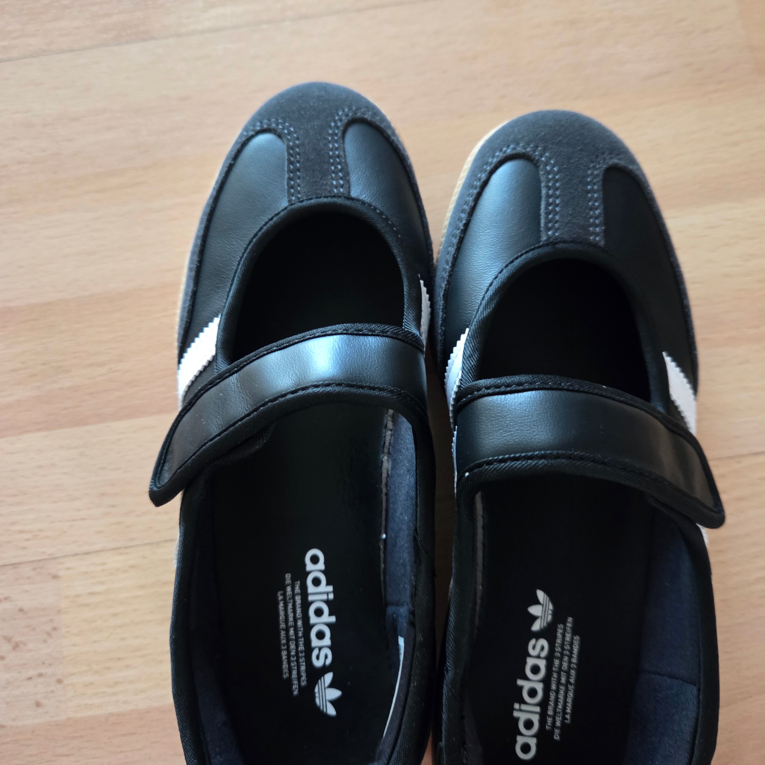 (W) Adidas Samba Jane Core Black Carbon 착용 스타일
