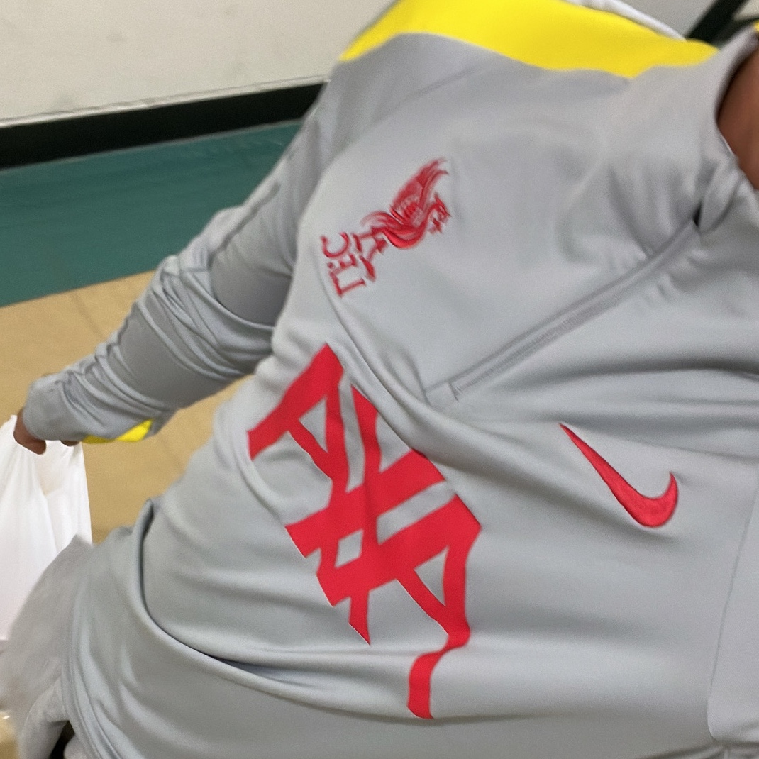 Nike Liverpool FC Strike 3rd Football Drill Top Light Smoke Grey Chrome Yellow (Non Marking Ver.) 착용 스타일