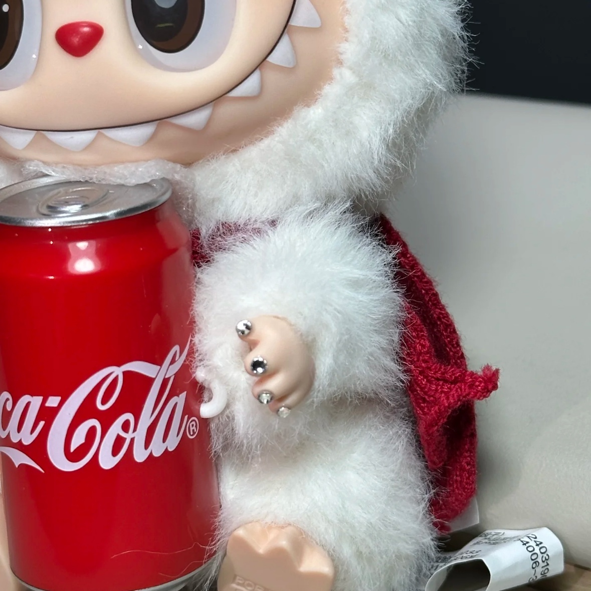 Pop Mart Labubu Coca Cola Series Happy Factor Keyring (Opened Case), Pop Mart Labubu Coca Cola Series Keyring Sealed Case (6 Blind Boxes) 착용 스타일 - 2