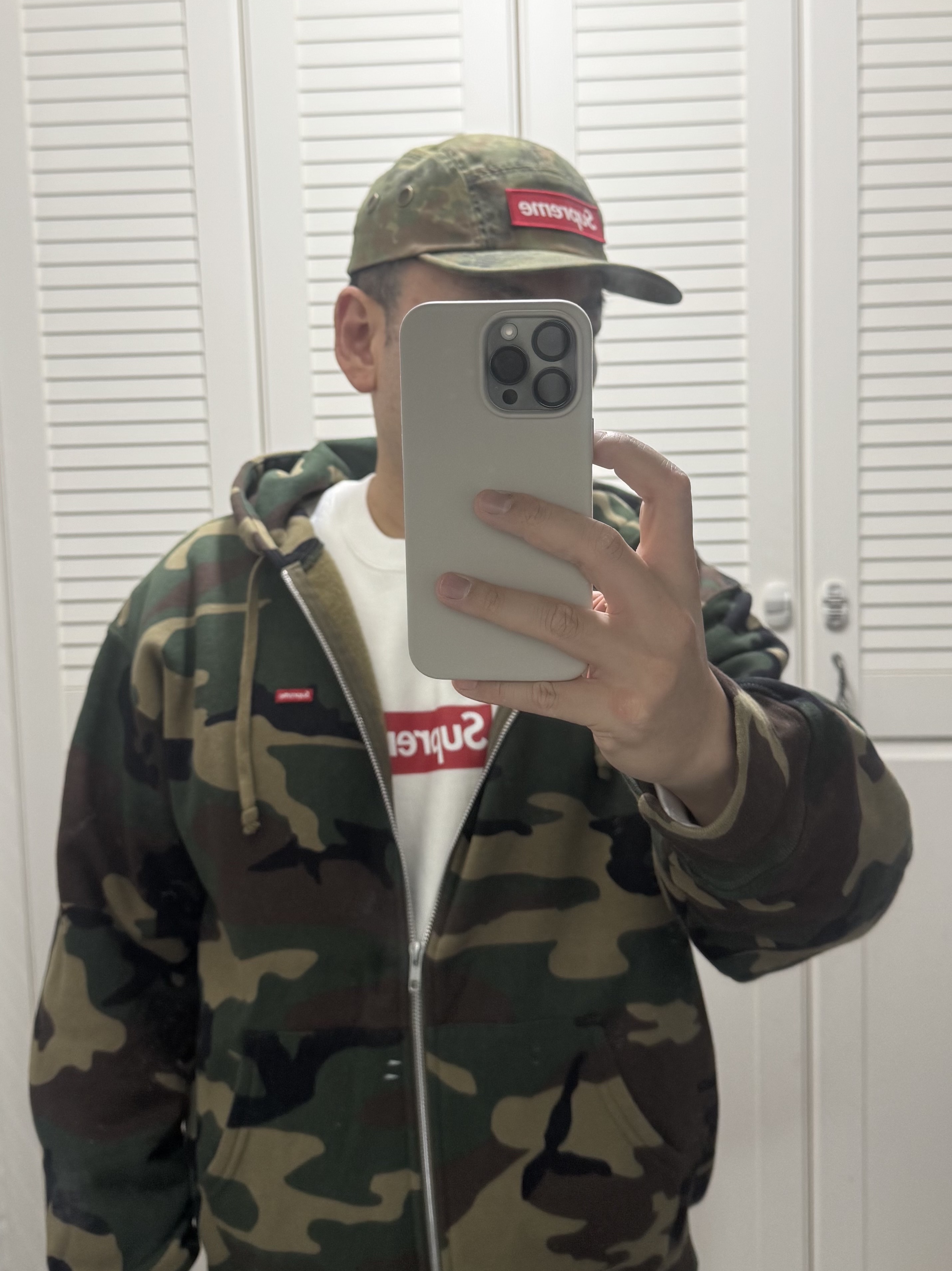 Supreme Small Box Zip Up Hooded Sweatshirt Woodland Camo - 24FW, Supreme Military Camp Cap Flecktarn Camo - 23FW 착용 스타일