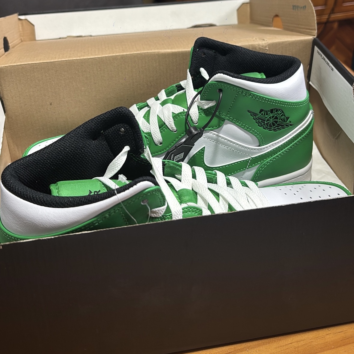 Jordan 1 Mid Lucky Green 착용 스타일