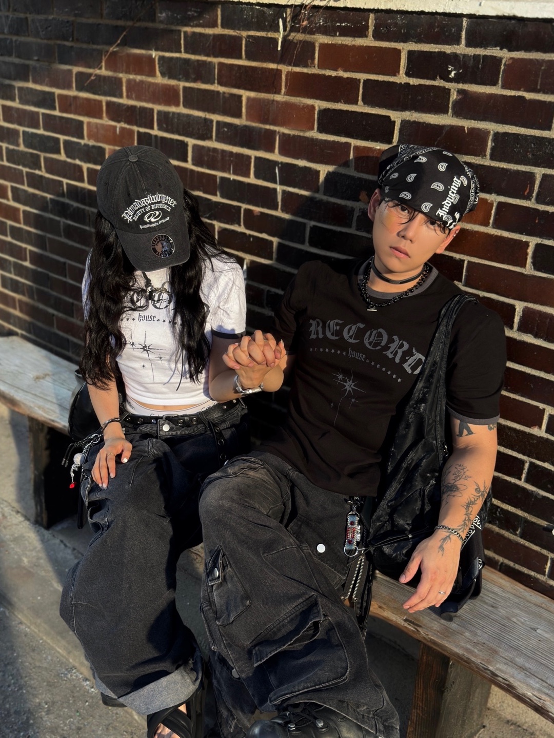 SLOW RECORD HOUSE Unisex RECORD Ringer Tee Black, SLOW RECORD HOUSE Unisex RECORD Ringer Tee White 착용 스타일 - 4