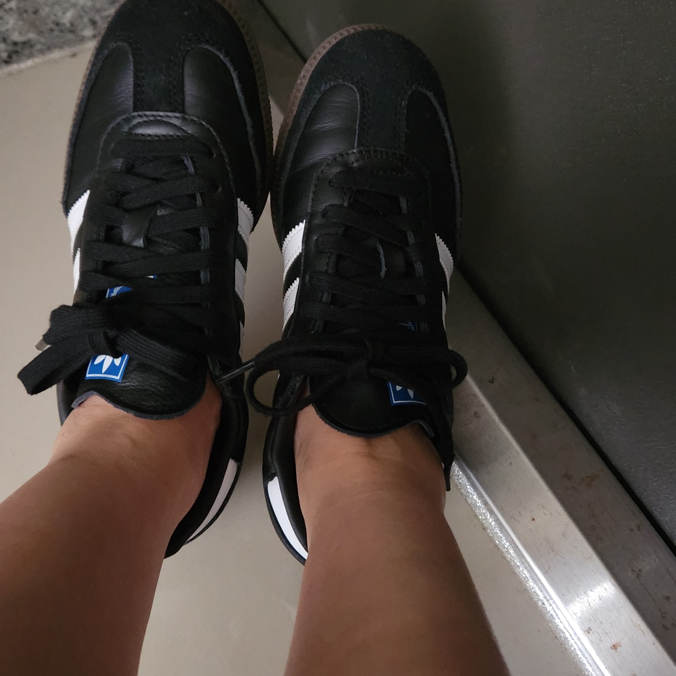 Adidas Samba OG Black White Gum 착용 스타일