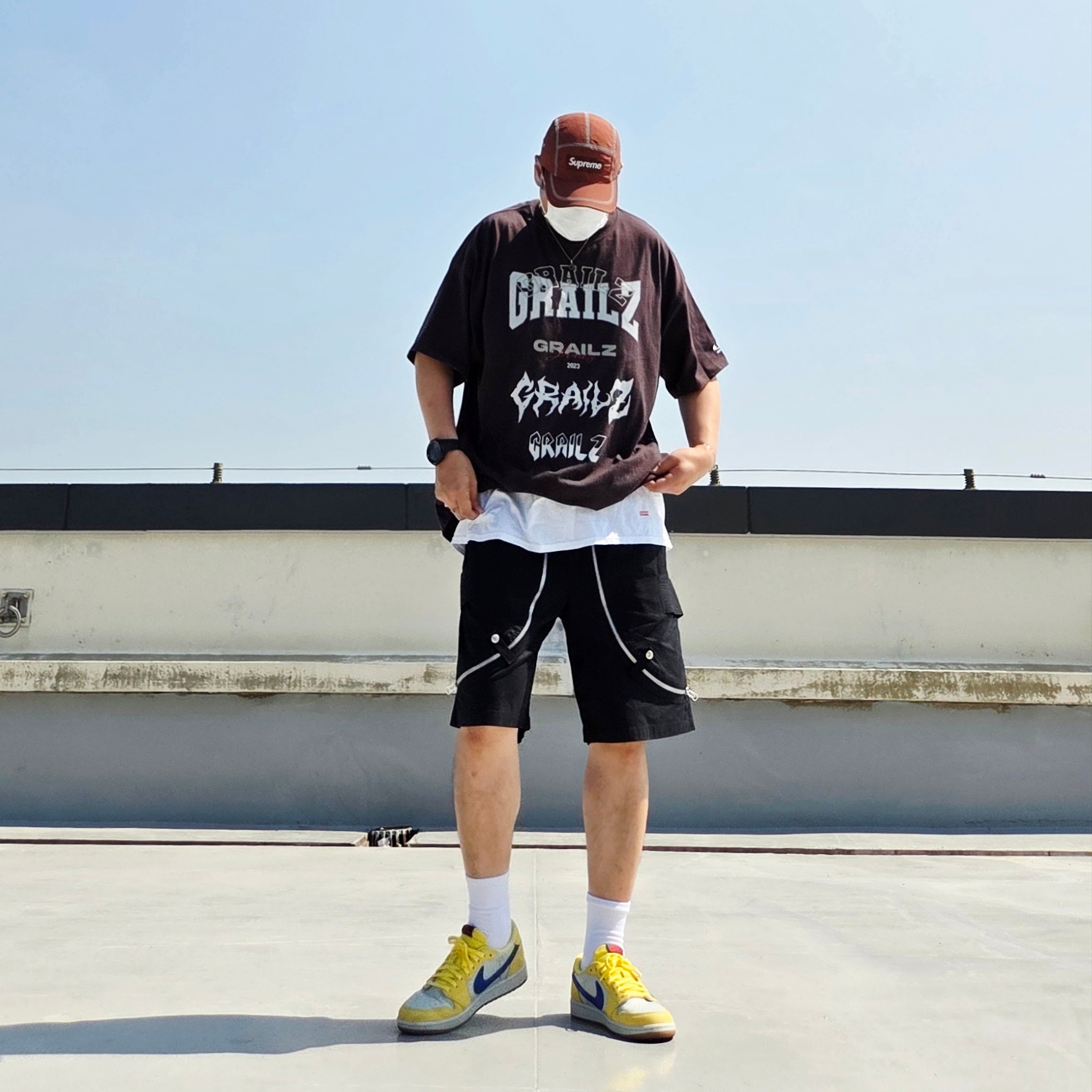 (W) Jordan 1 x Travis Scott Retro Low OG SP Canary, Supreme Reflective Stitch Camp Cap Brown - 23SS 착용 스타일 - 1
