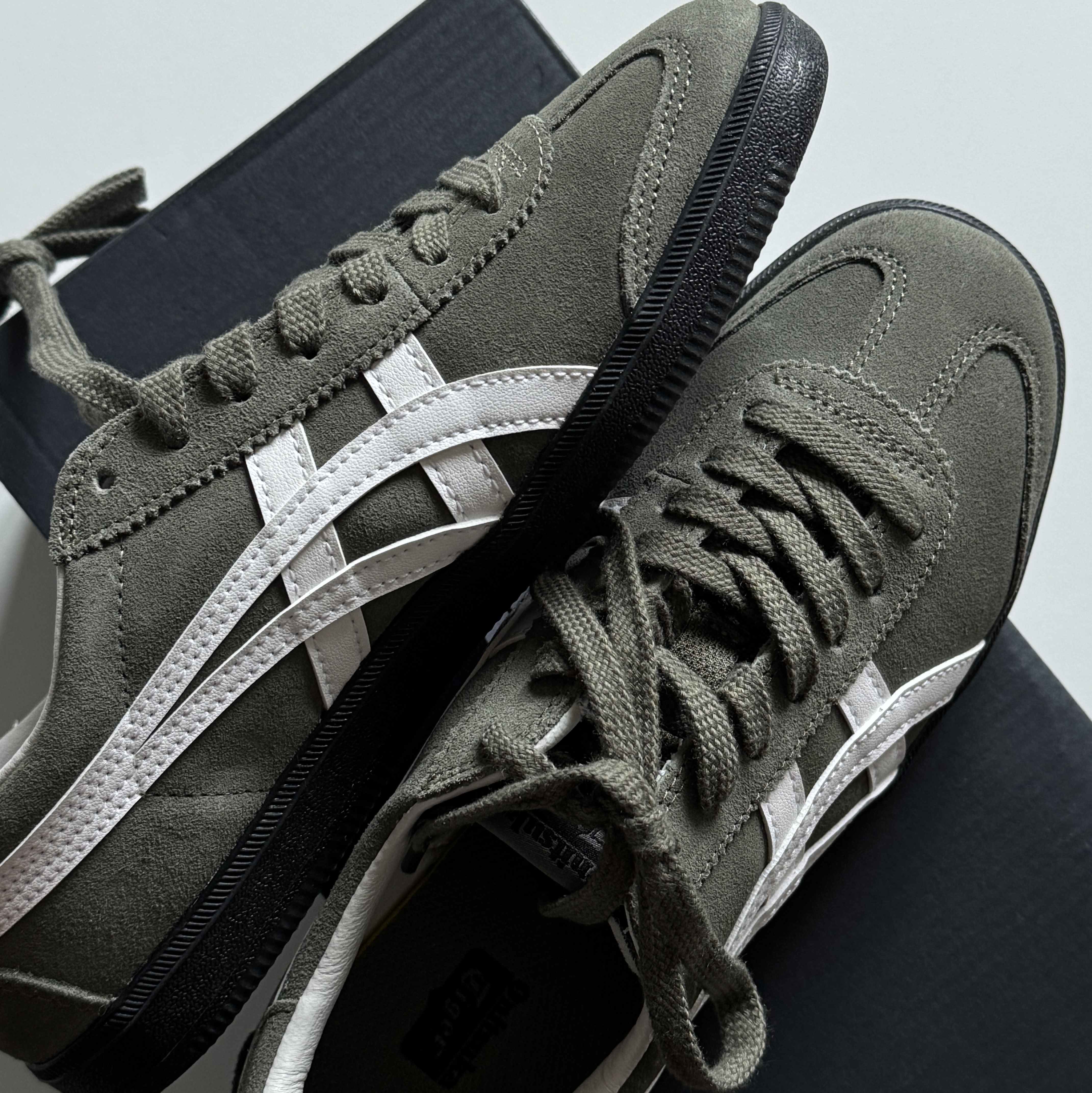Onitsuka Tiger Tokuten Burnt Green 착용 스타일 - 2
