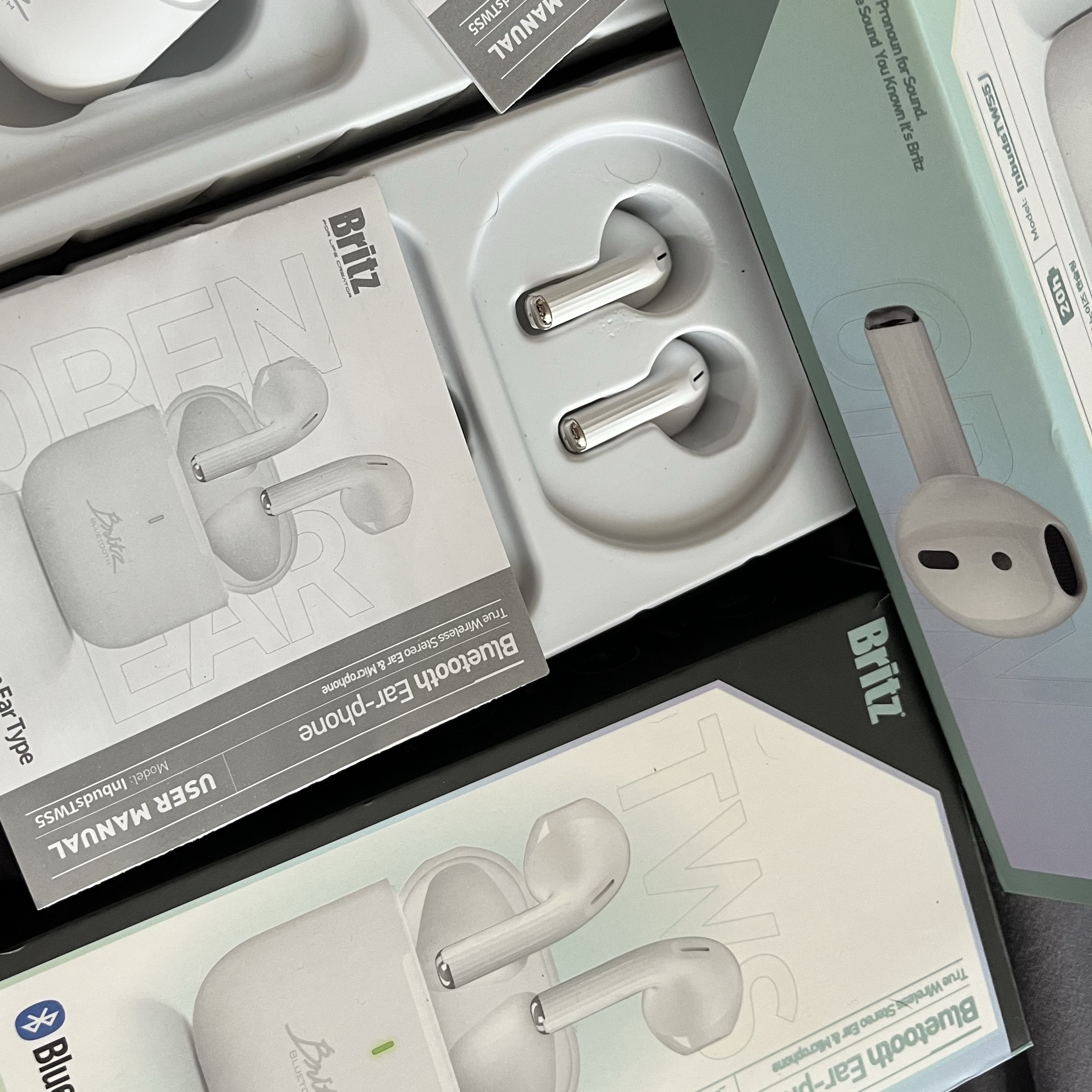 Britz InbudsTWS5 Bluetooth 5.4 Open Type ENC Earphones 착용 스타일 - 2