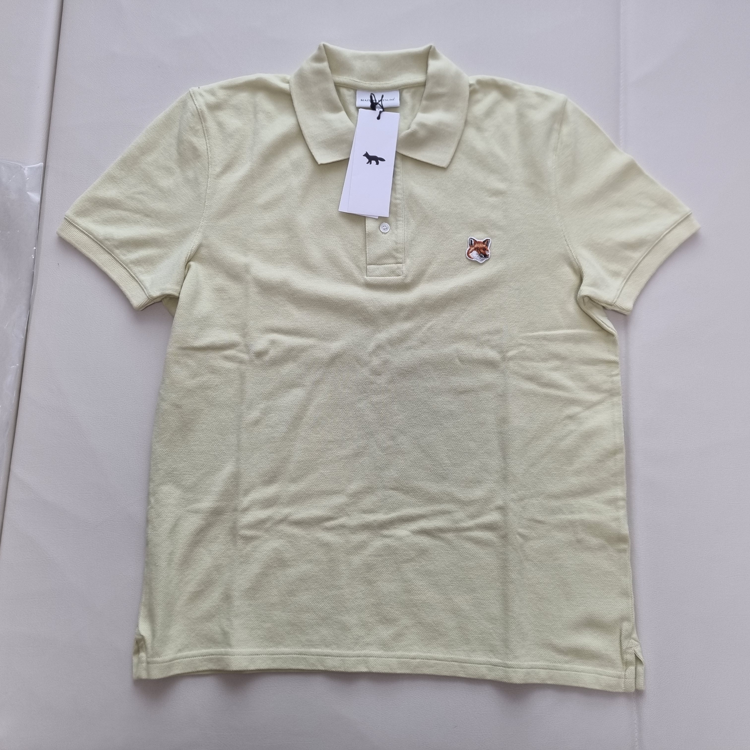 Maison Kitsune Fox Head Patch Polo Chalk Yellow 착용 스타일