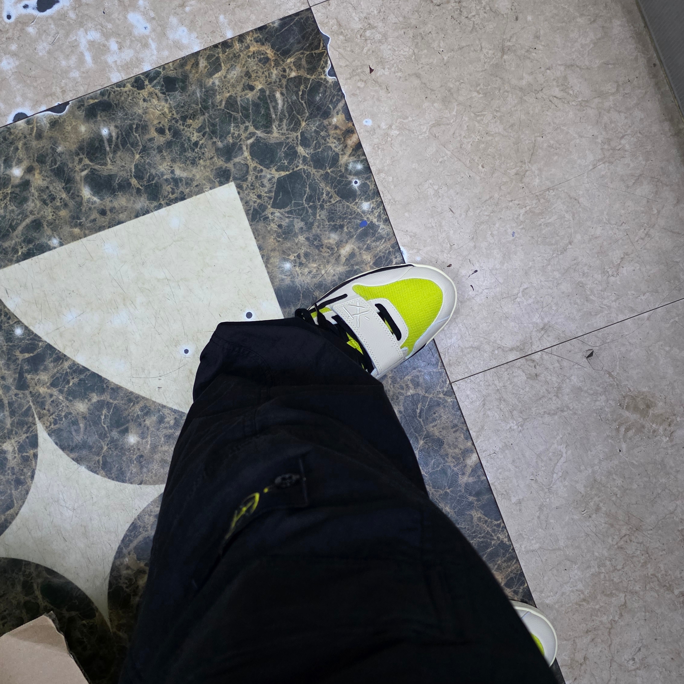 Jordan x Travis Scott Jumpman Jack TR Bright Cactus 착용 스타일
