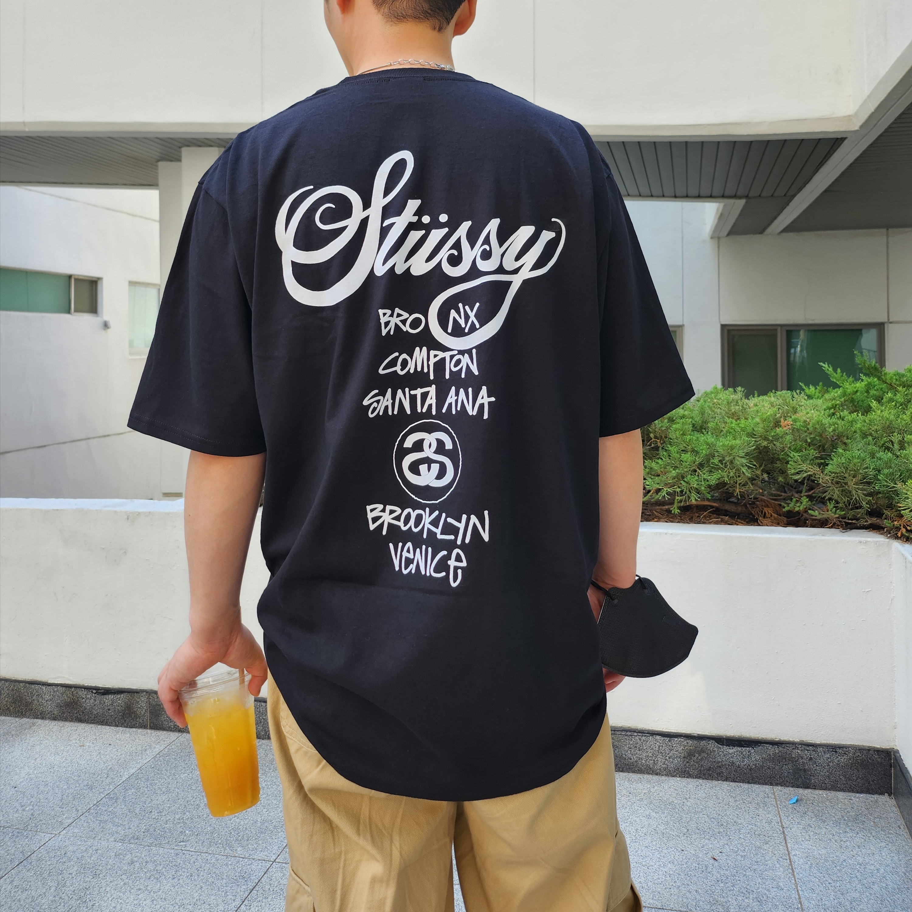 Stussy World Tour T-Shirt Black 2024,2025 착용 스타일 - 1