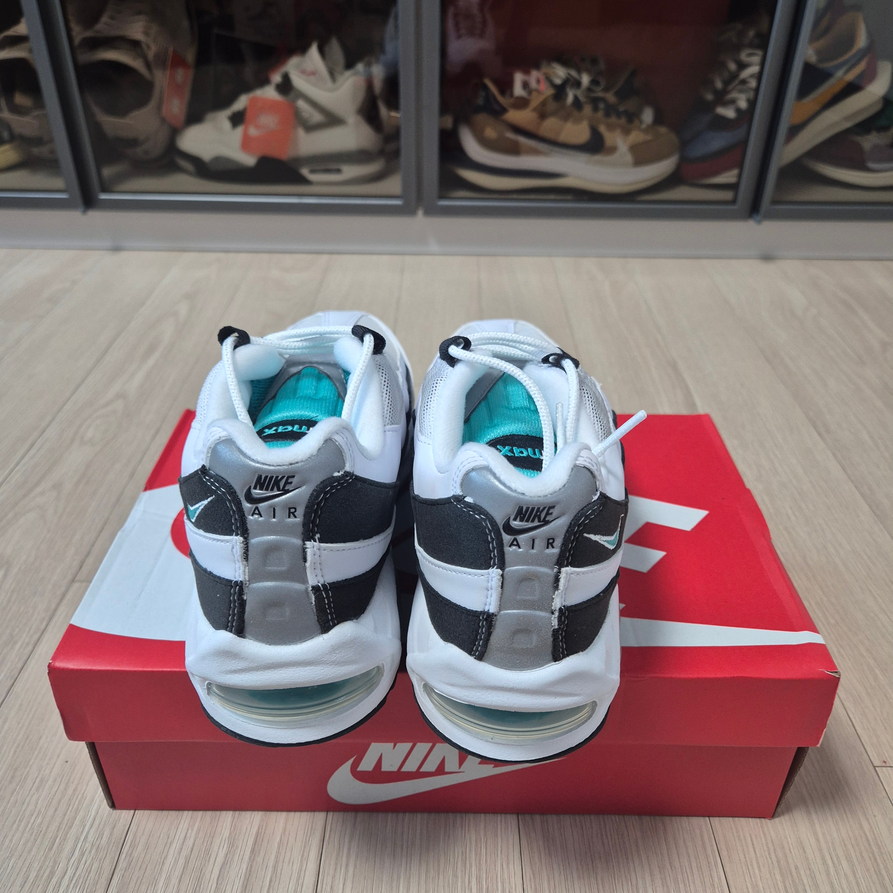 Nike Air Max 95 OG White and Black 착용 스타일 - 3