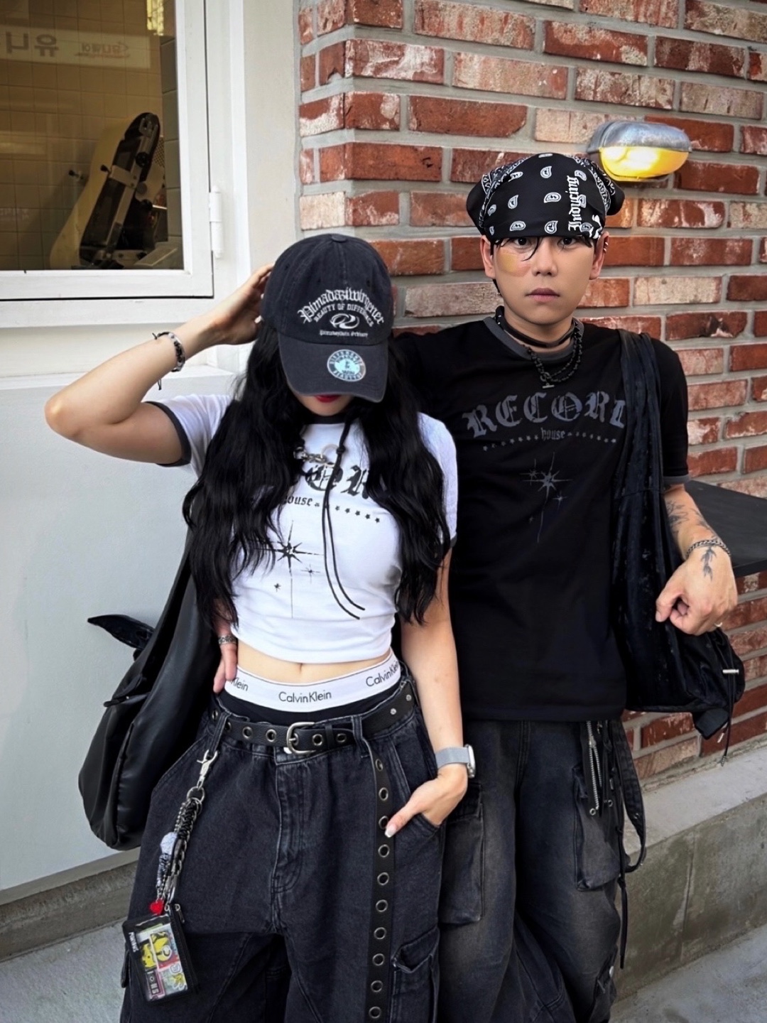 SLOW RECORD HOUSE Unisex RECORD Ringer Tee Black, SLOW RECORD HOUSE Unisex RECORD Ringer Tee White 착용 스타일 - 3