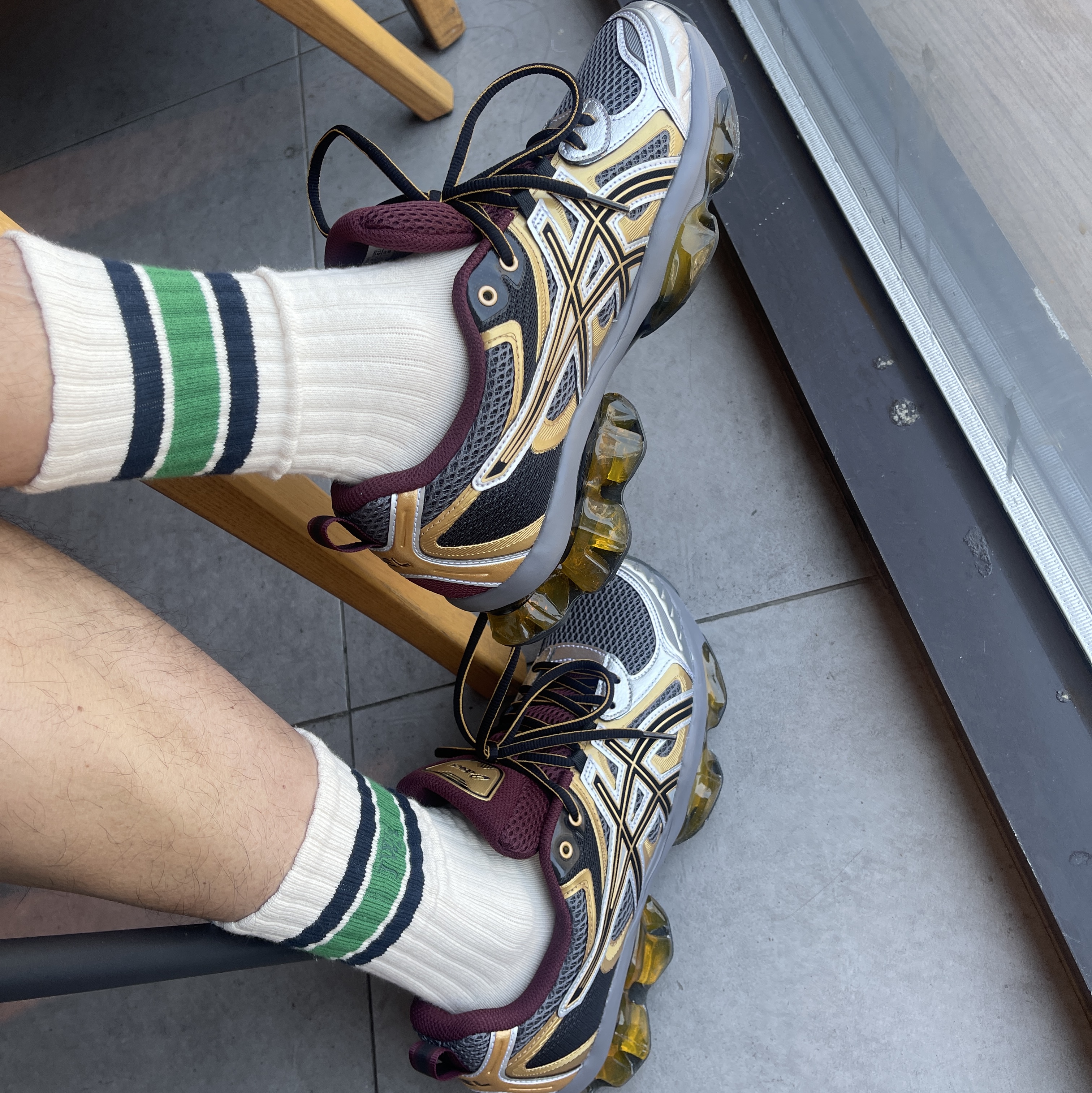 Asics Gel-Quantum Kinetic Carbon Pure Gold 착용 스타일