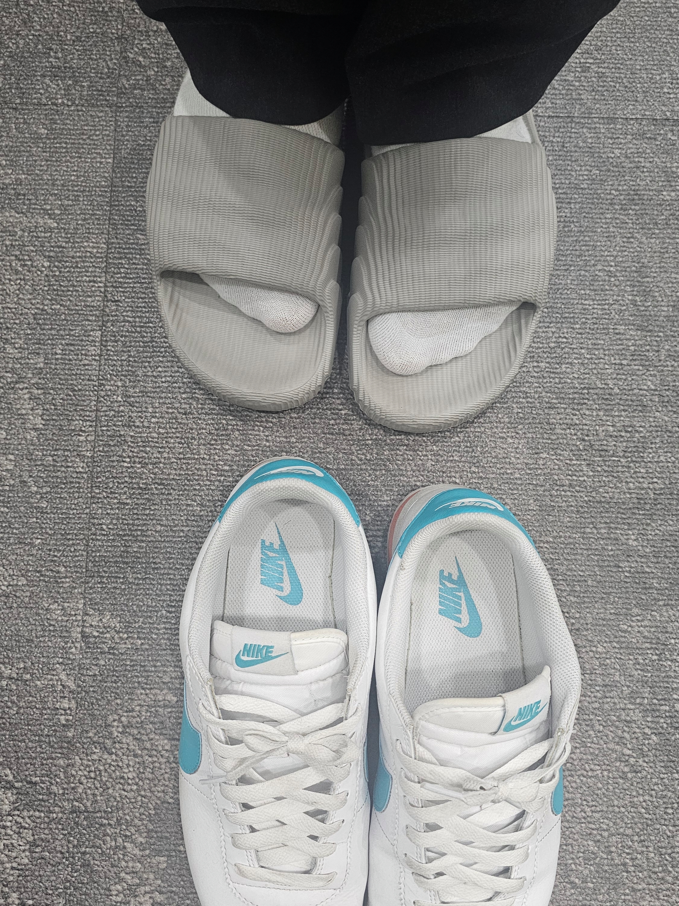 Adidas Adilette 22 Light Brown, Nike Cortez White Cosmic Clay 착용 스타일 - 1