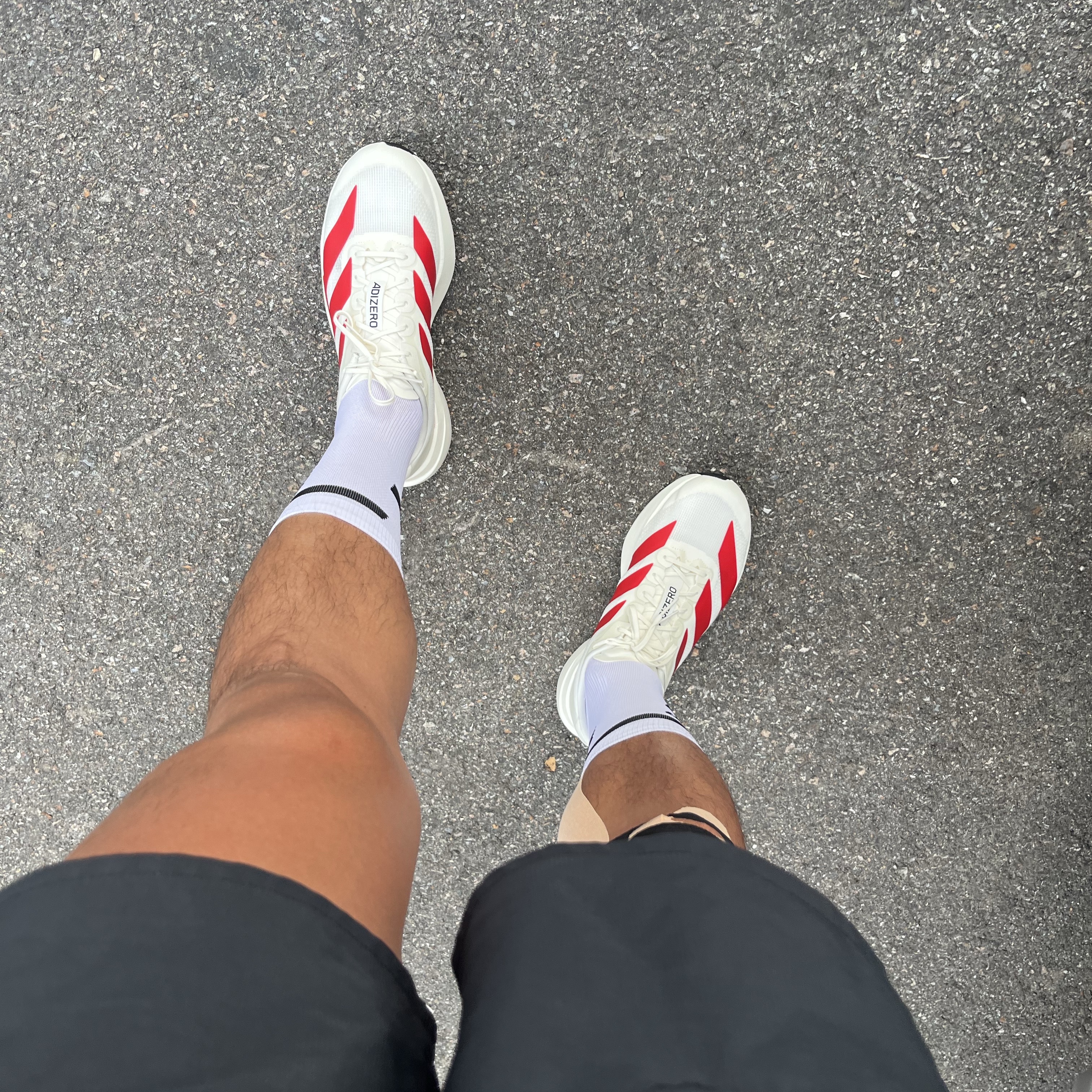 Adidas Adizero EVO SL Off White Better Scarlet, Nike Dri-Fit Stride 5 Inch Brief Lined Running Shorts Black - Asia 착용 스타일