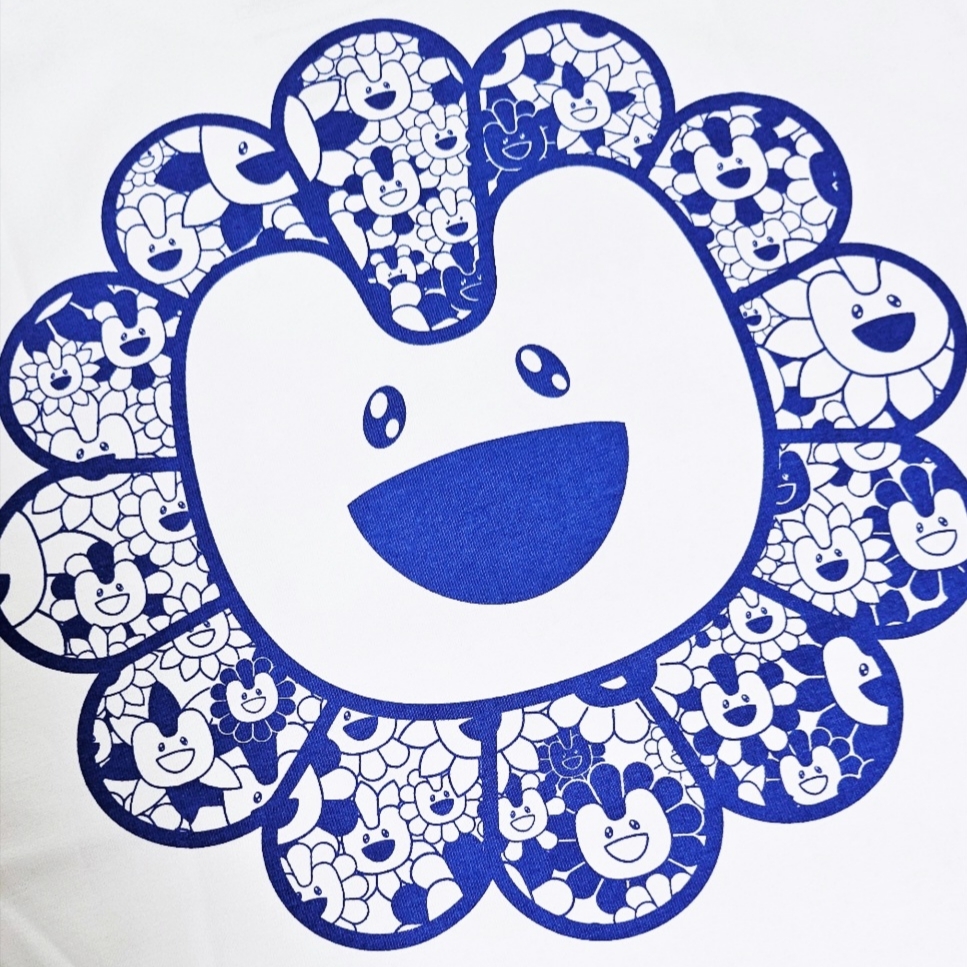 NewJeans x Murakami T-Shirt White 착용 스타일 - 1