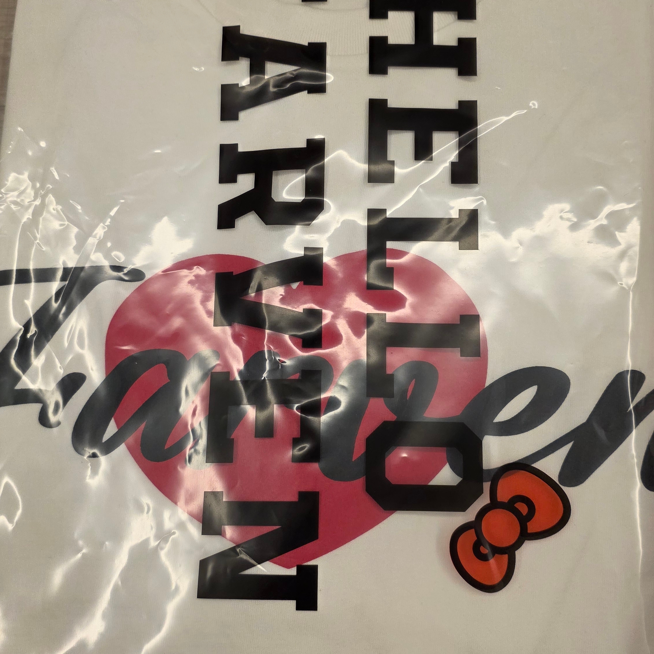 Farven x Tanning Hello Kitty Bikini T-Shirt White 착용 스타일 - 1