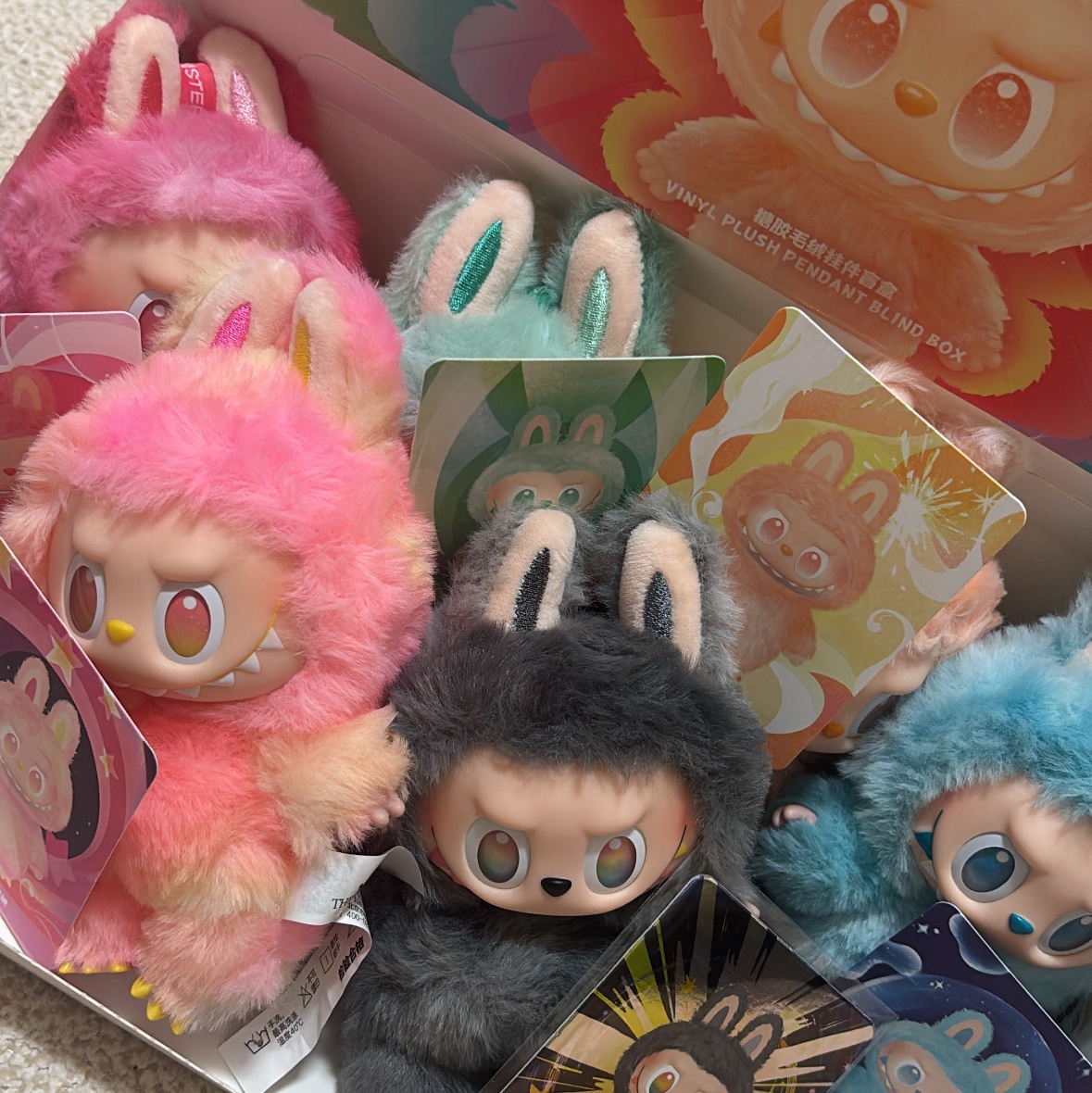 Pop Mart Labubu The Monsters Highlight Series Sealed Case (6 Blind Boxes) 착용 스타일
