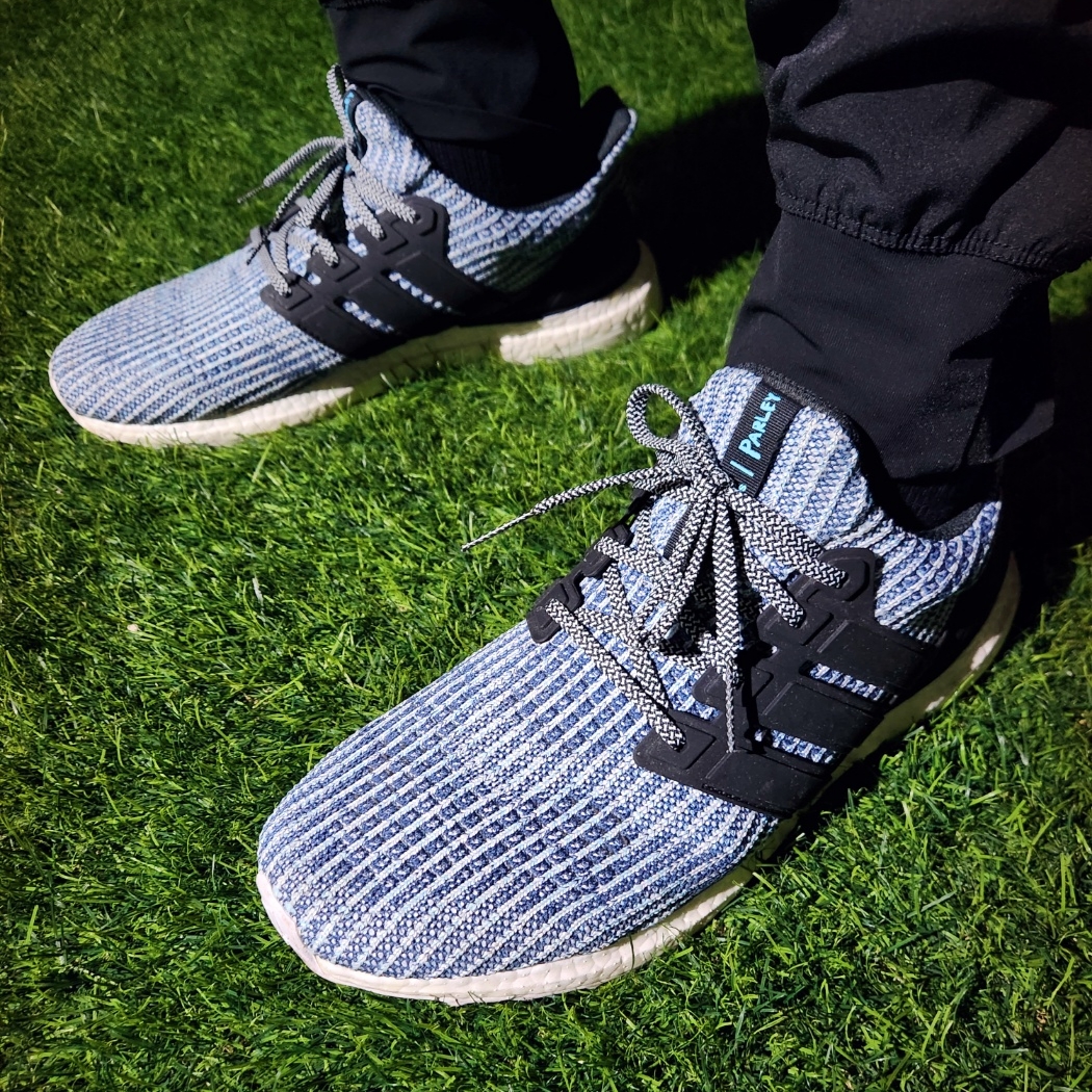 Adidas x Parley Ultraboost 4.0 White Carbon Blue 착용 스타일 - 2