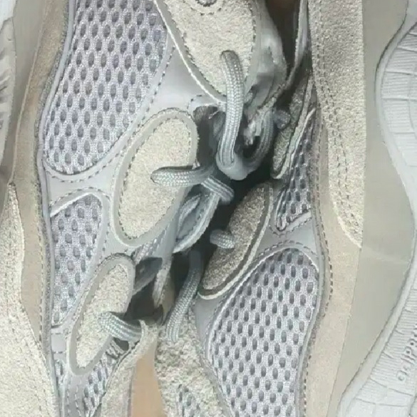 Adidas Yeezy 500 Stone Salt 착용 스타일