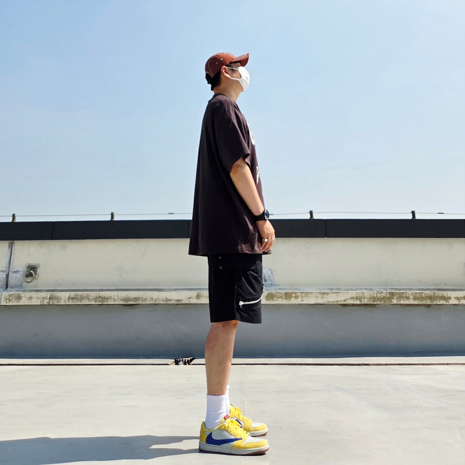(W) Jordan 1 x Travis Scott Retro Low OG SP Canary, Supreme Reflective Stitch Camp Cap Brown - 23SS 착용 스타일 - 4