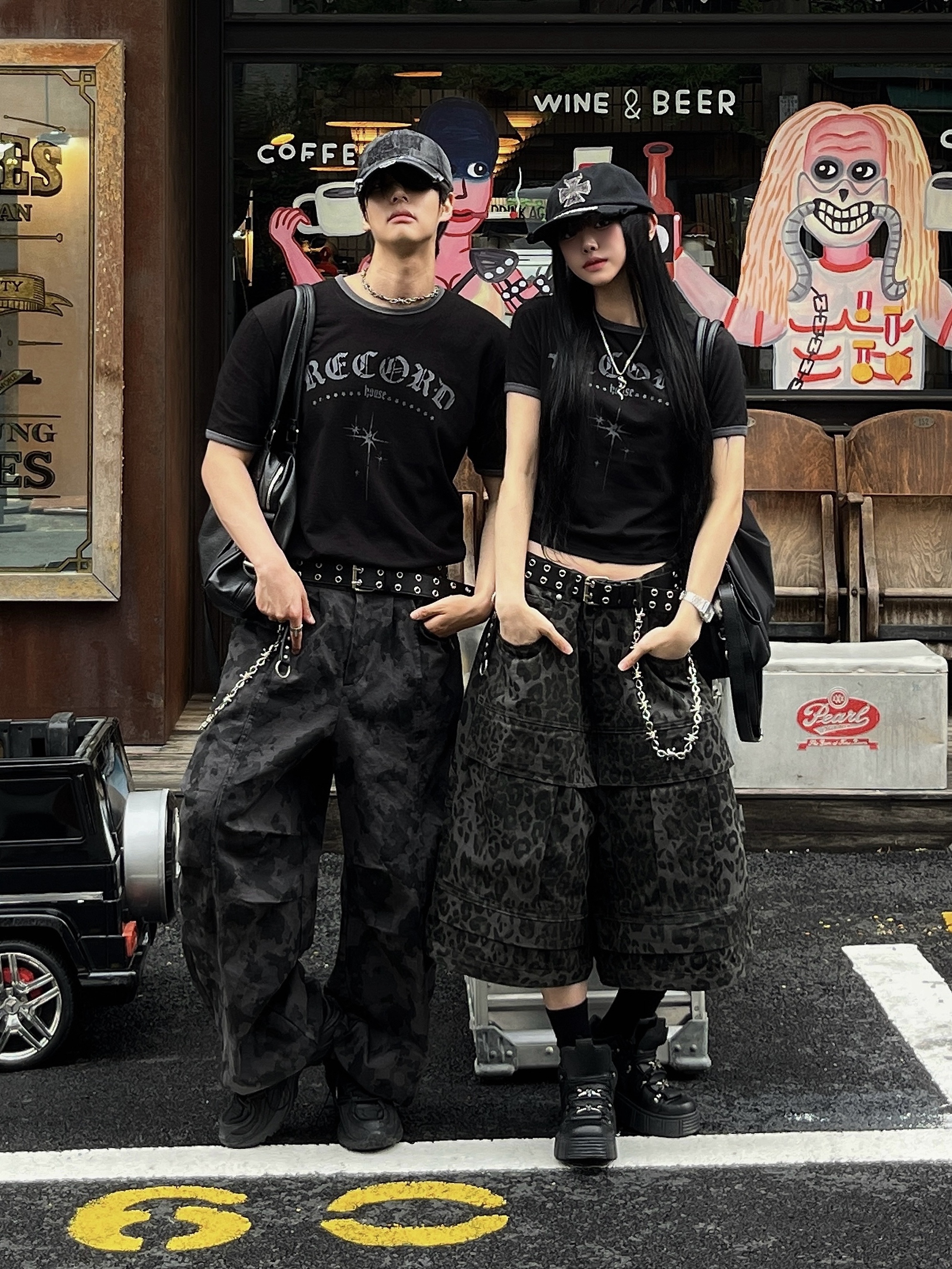 SLOW RECORD HOUSE Unisex RECORD Ringer Tee Black 착용 스타일 - 2