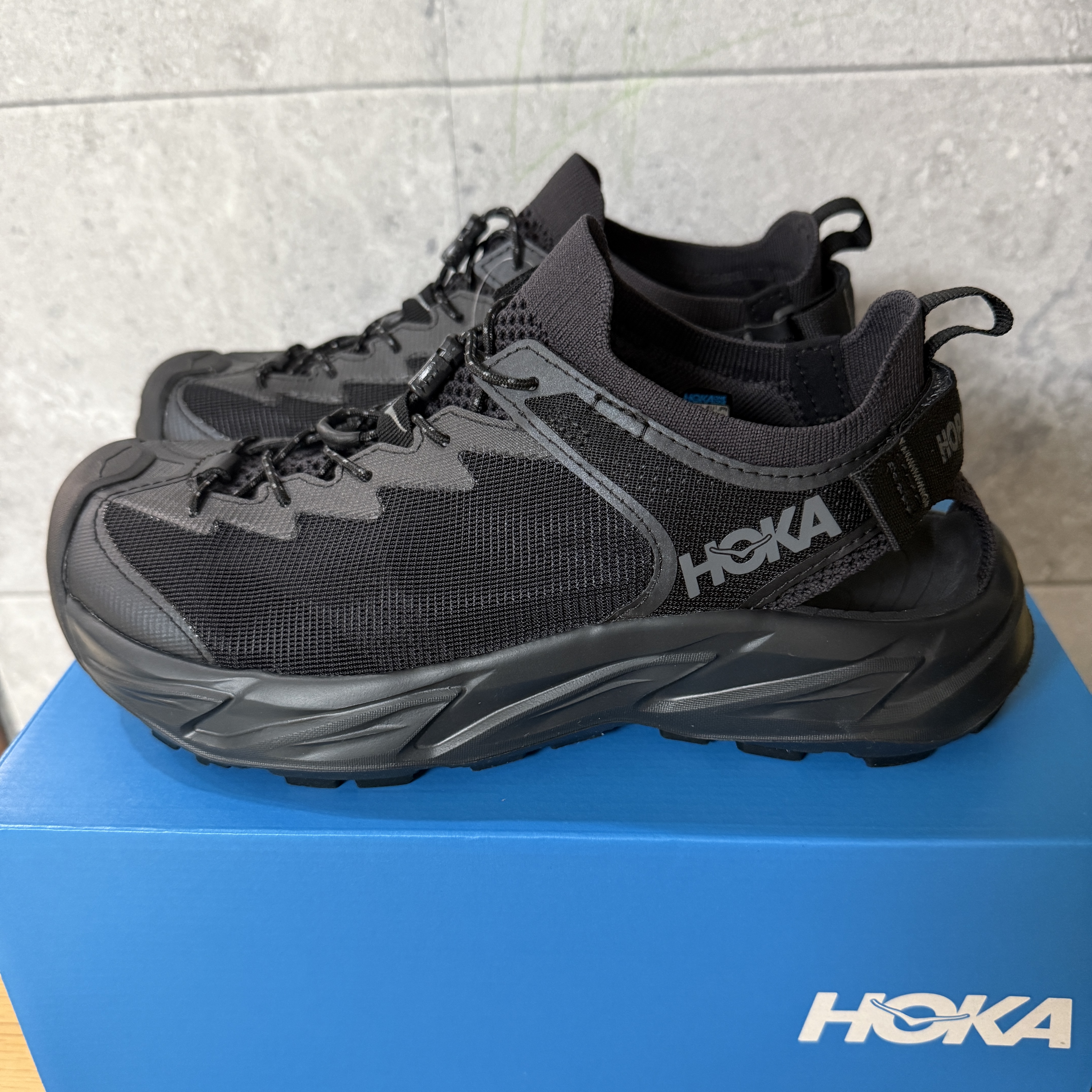 Hoka Hopara 2 Black 착용 스타일