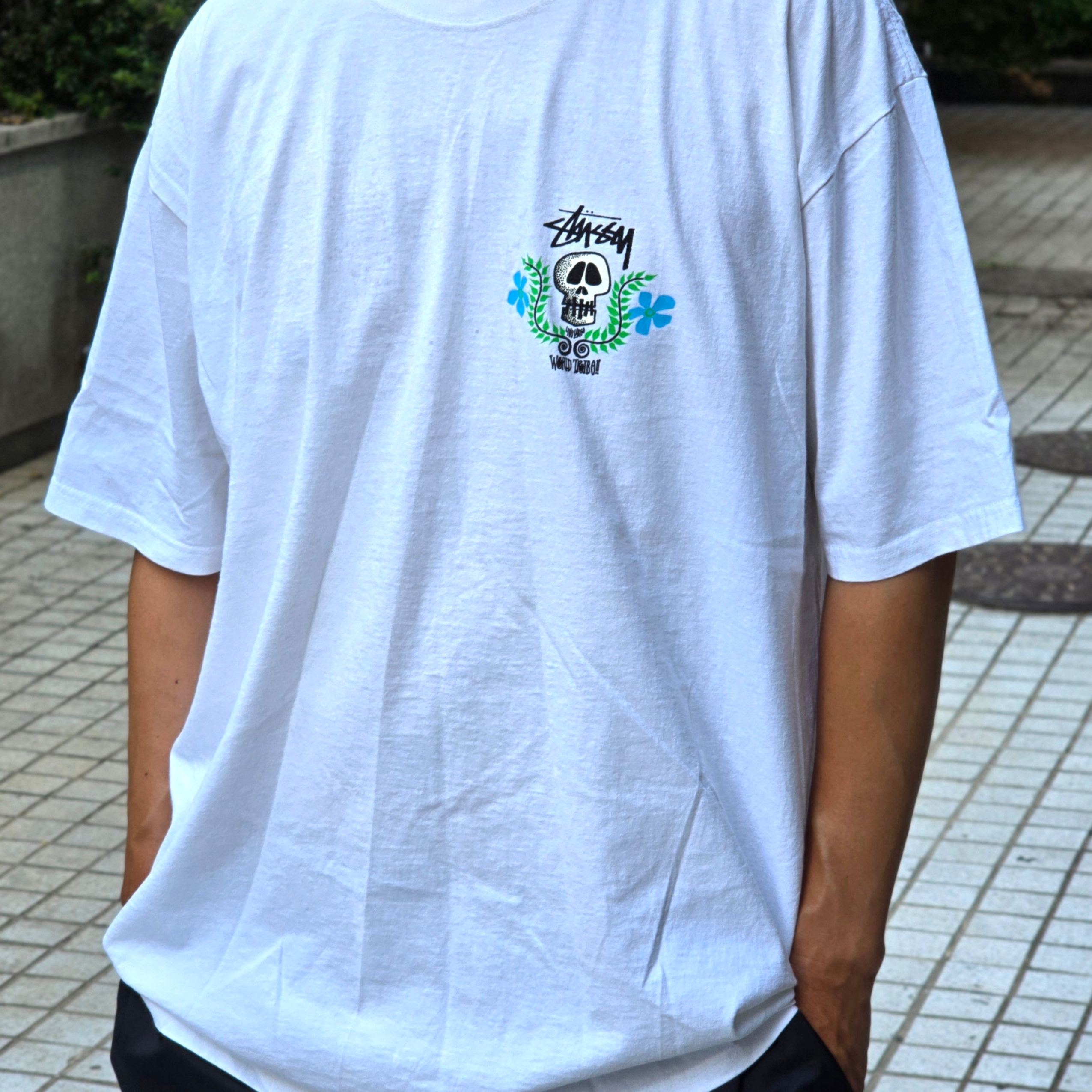 Stussy Skull Crest T-Shirt White 착용 스타일 - 1