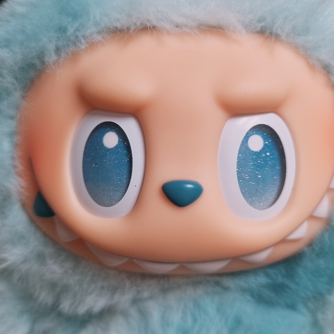 Pop Mart Labubu The Monsters Highlight Series Sealed Case (Bundle of 2/1 Blind Box) 착용 스타일