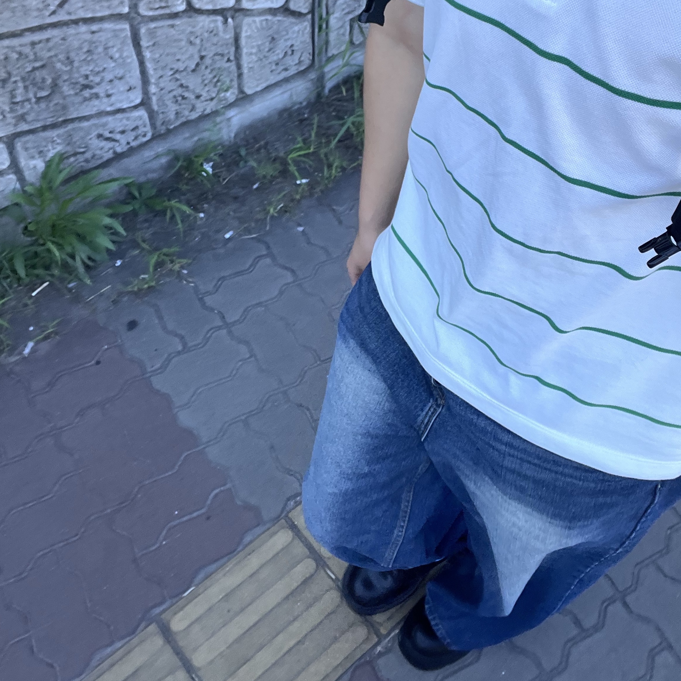Uniqlo x JW Anderson Dry Pique Stripe Polo Shirt Regular White 착용 스타일