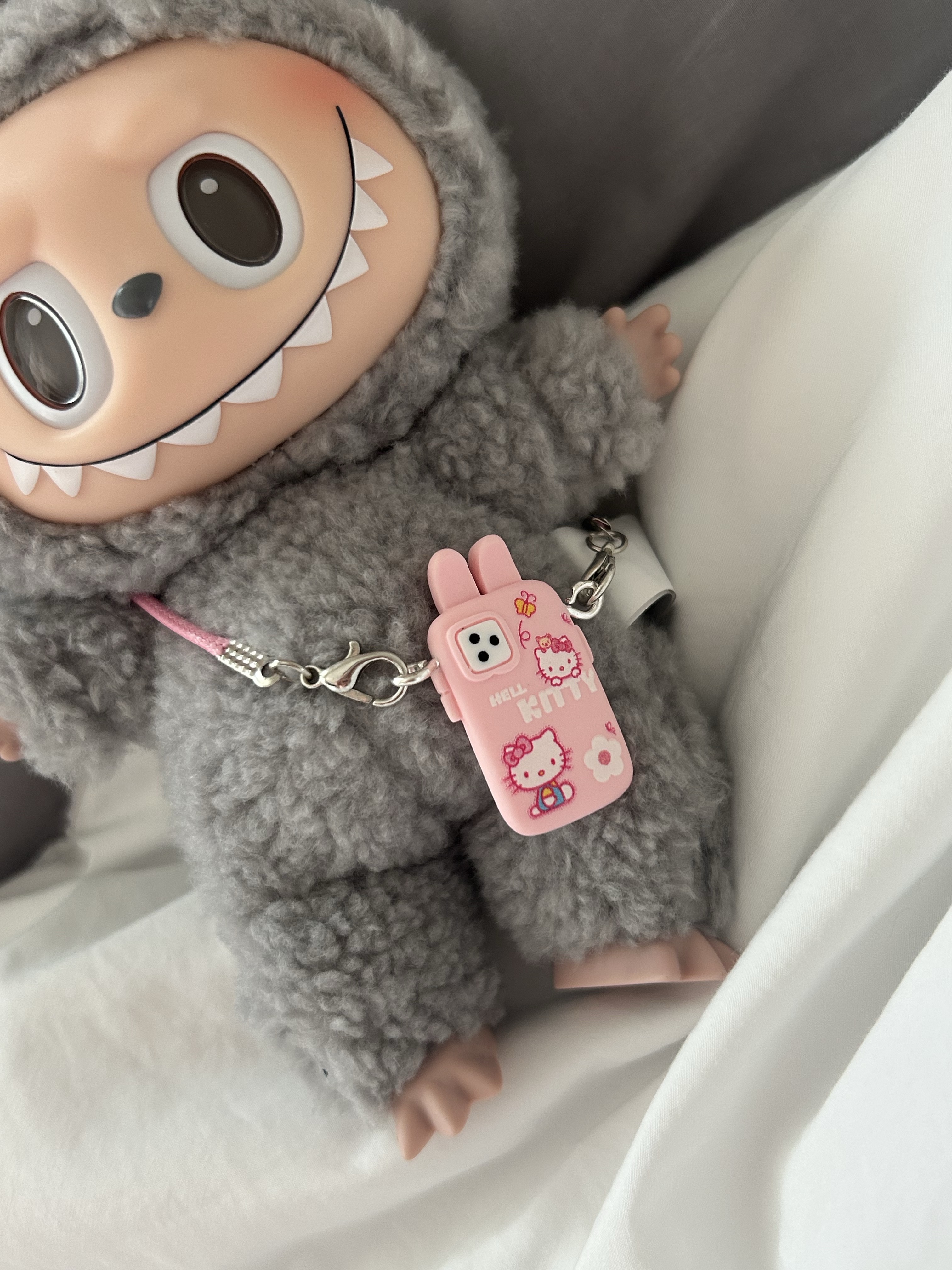 Pop Mart Labubu The Monsters Labubu Tasty Macarons Series Sesame Bean Keyring (Opened Case), Pop Mart The Monsters Labubu Tasty Macarons Series Sealed Case (6 Blind Boxes) 착용 스타일 - 2
