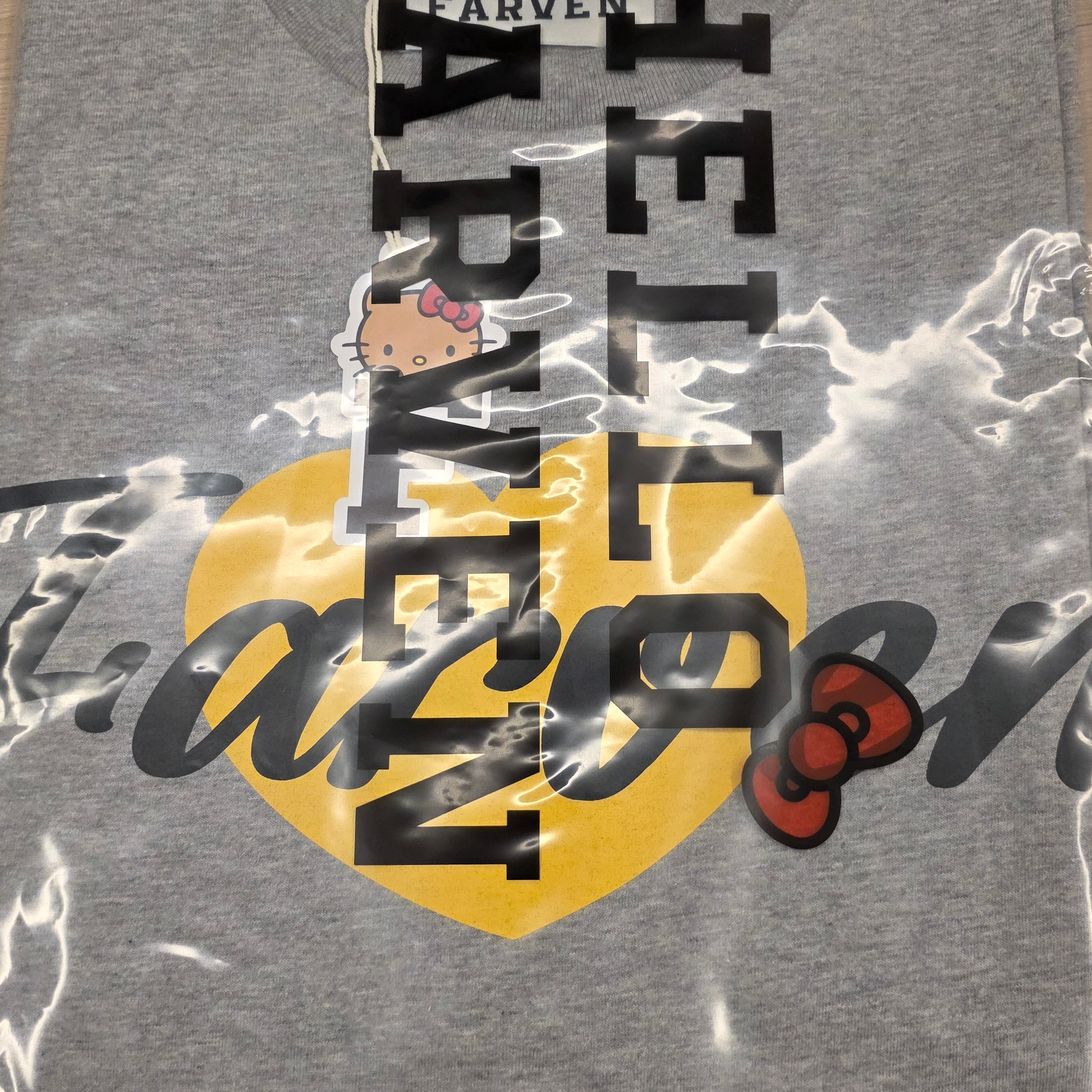 Farven x Tanning Hello Kitty Bikini T-Shirt Grey 착용 스타일 - 2