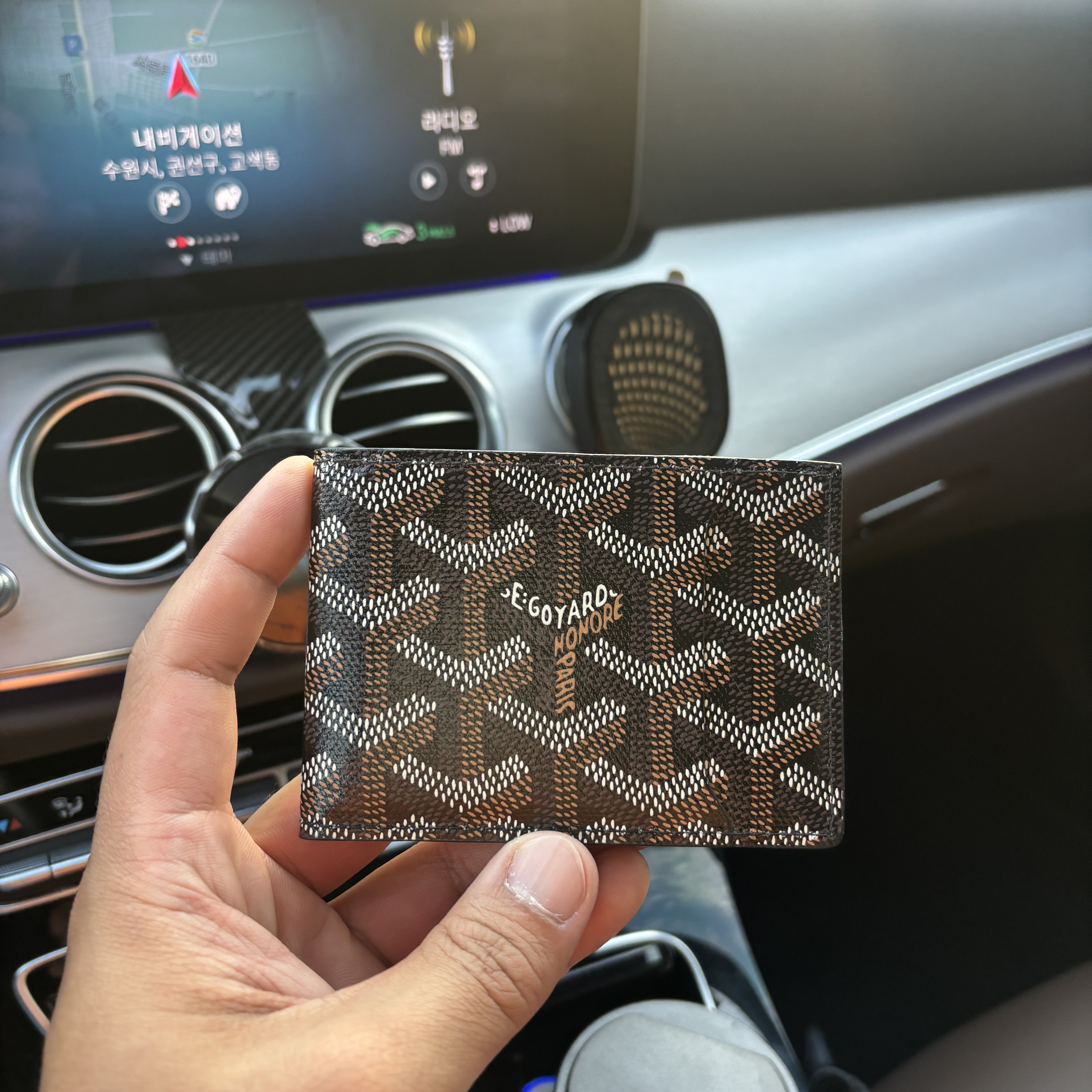 Goyard Insert Victoire Card Holder Black 착용 스타일