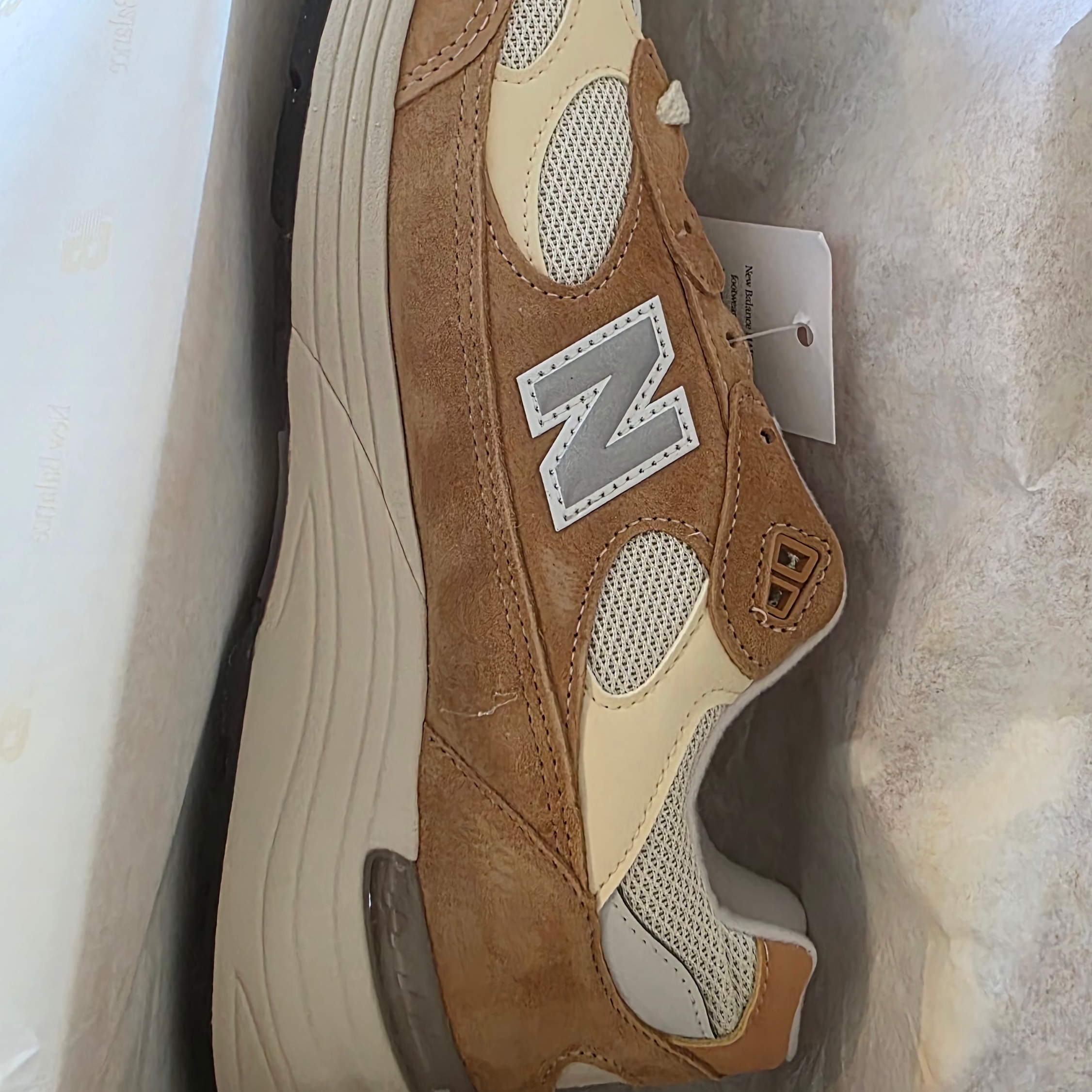 New Balance 992 Made in USA Sweet Caramel Calcium 착용 스타일