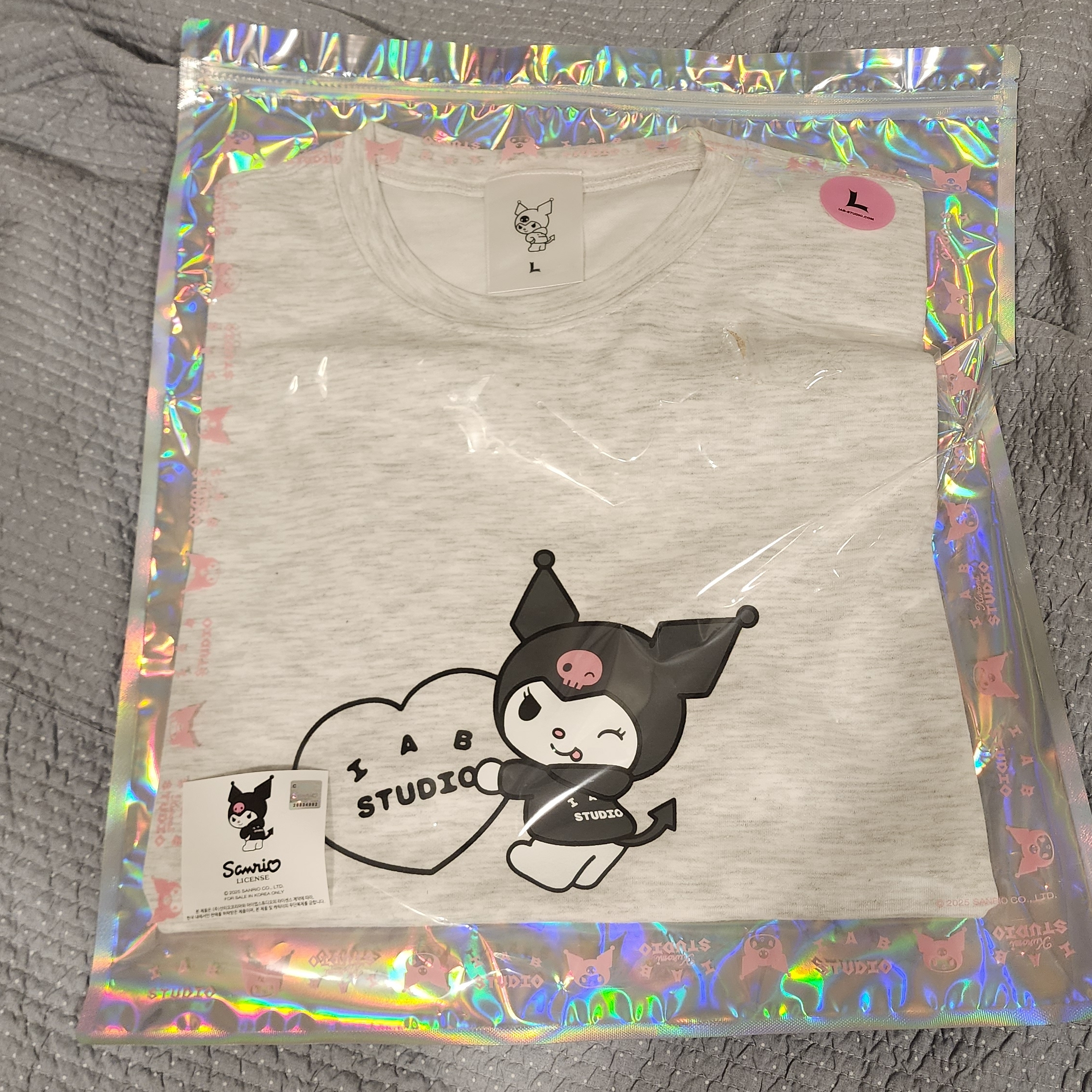 IAB Studio Kuromi Heart T-shirts Light Grey 착용 스타일 - 4